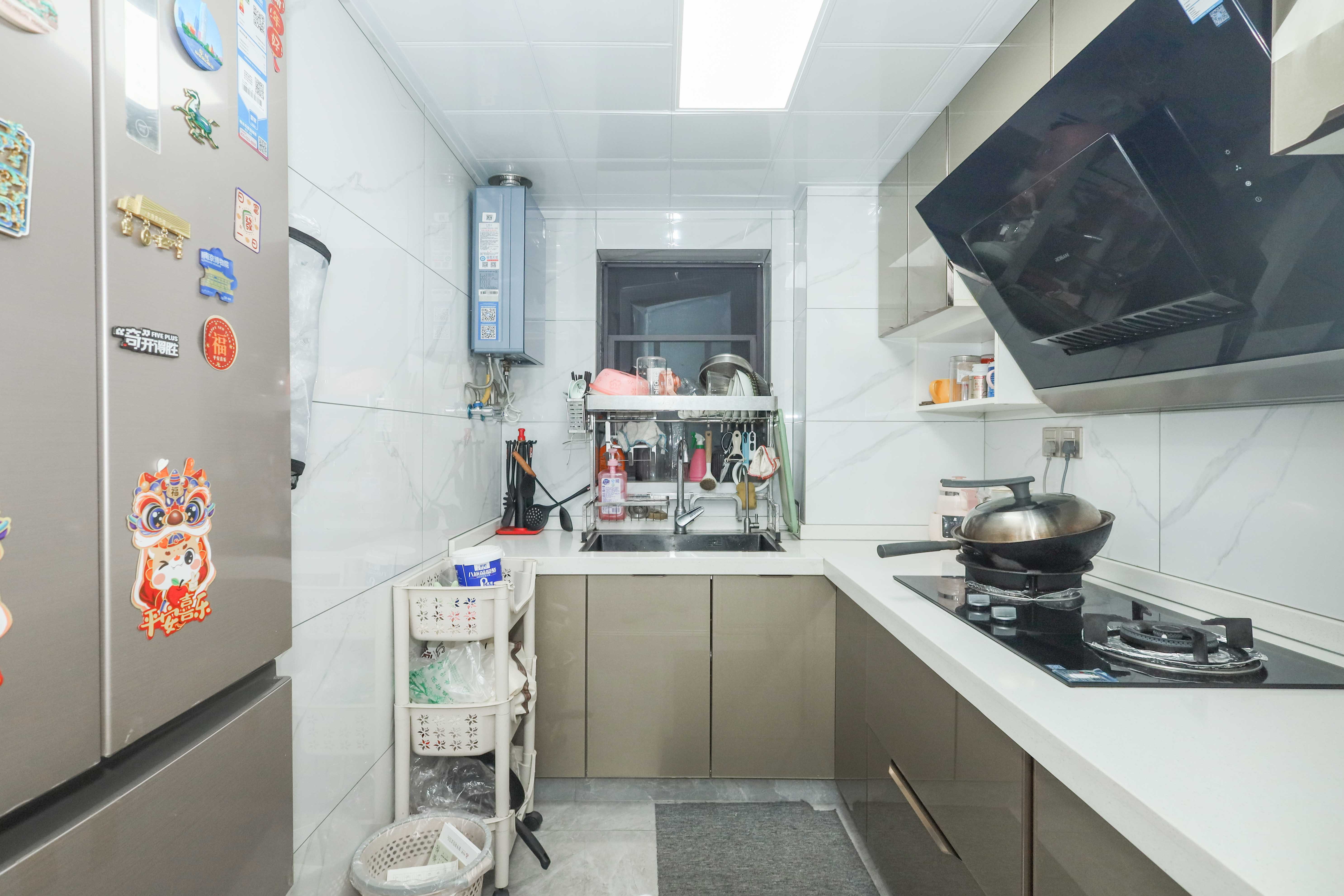 万科金色梦想B区  2室2厅2卫    60.0万 万科金色梦想B区  2室2厅2卫    60.0万厨房