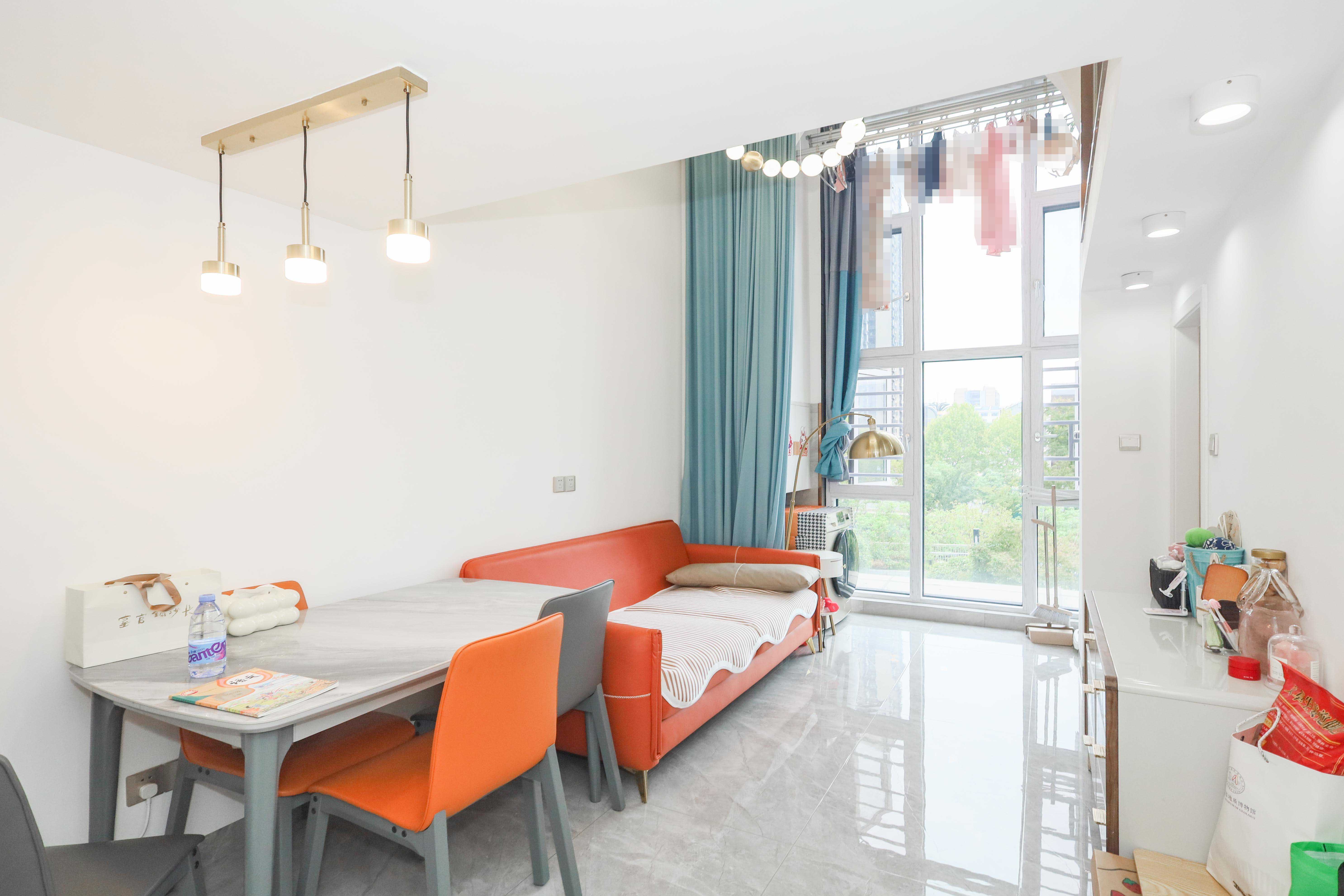 万科金色梦想B区  2室2厅2卫    60.0万 万科金色梦想B区  2室2厅2卫    60.0万客厅