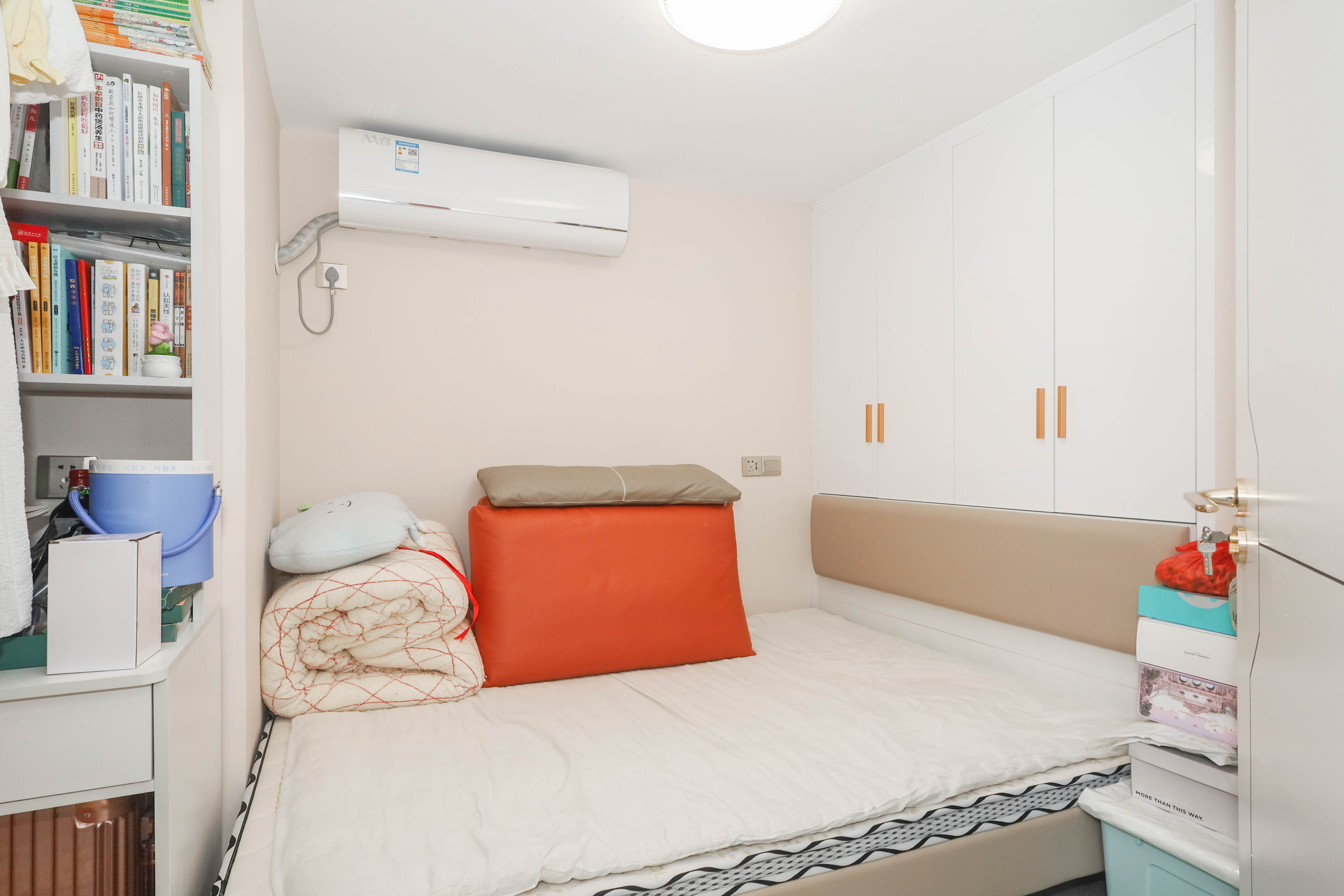 万科金色梦想B区  2室2厅2卫    60.0万 万科金色梦想B区  2室2厅2卫    60.0万卧室