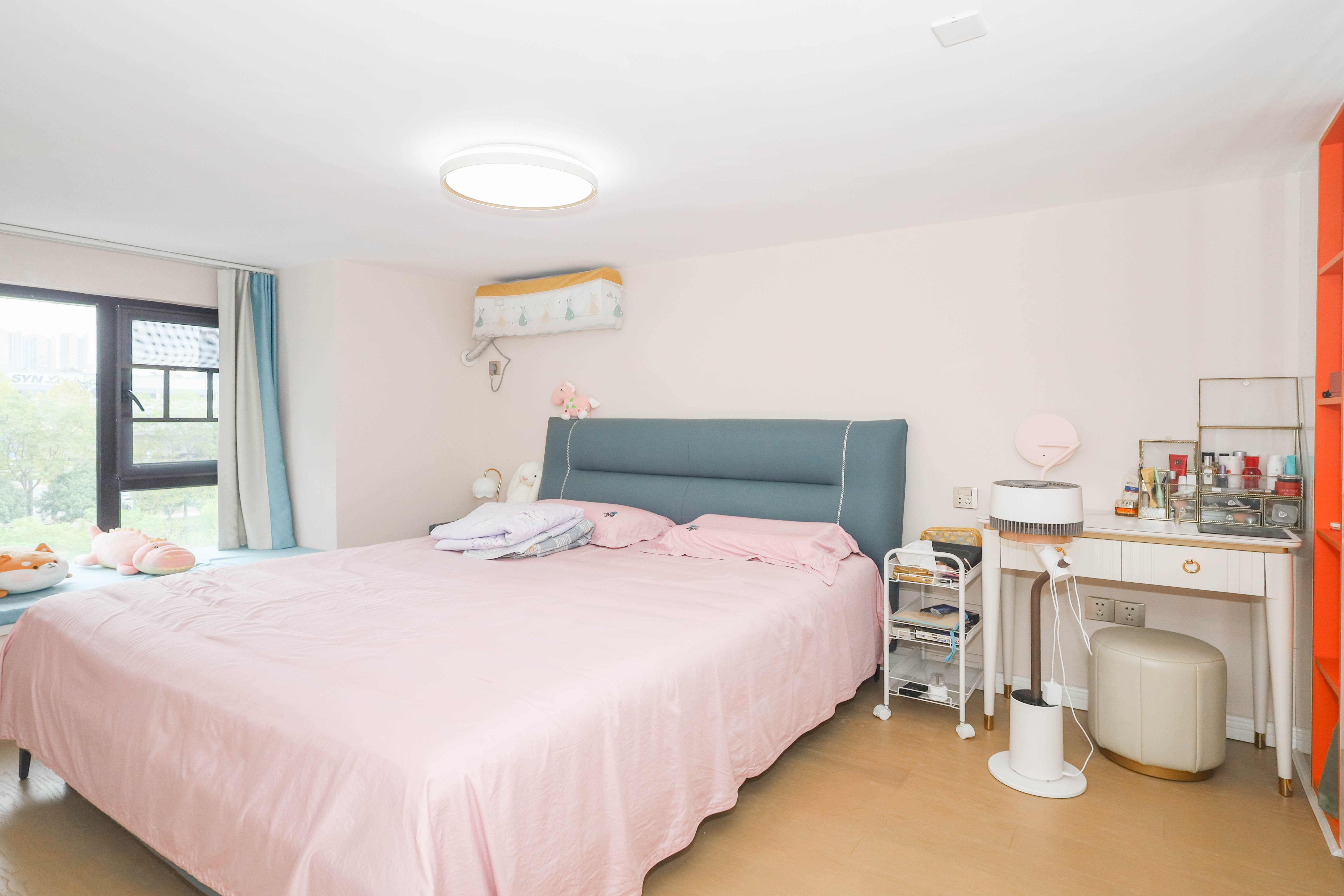 万科金色梦想B区  2室2厅2卫    60.0万 万科金色梦想B区  2室2厅2卫    60.0万卧室