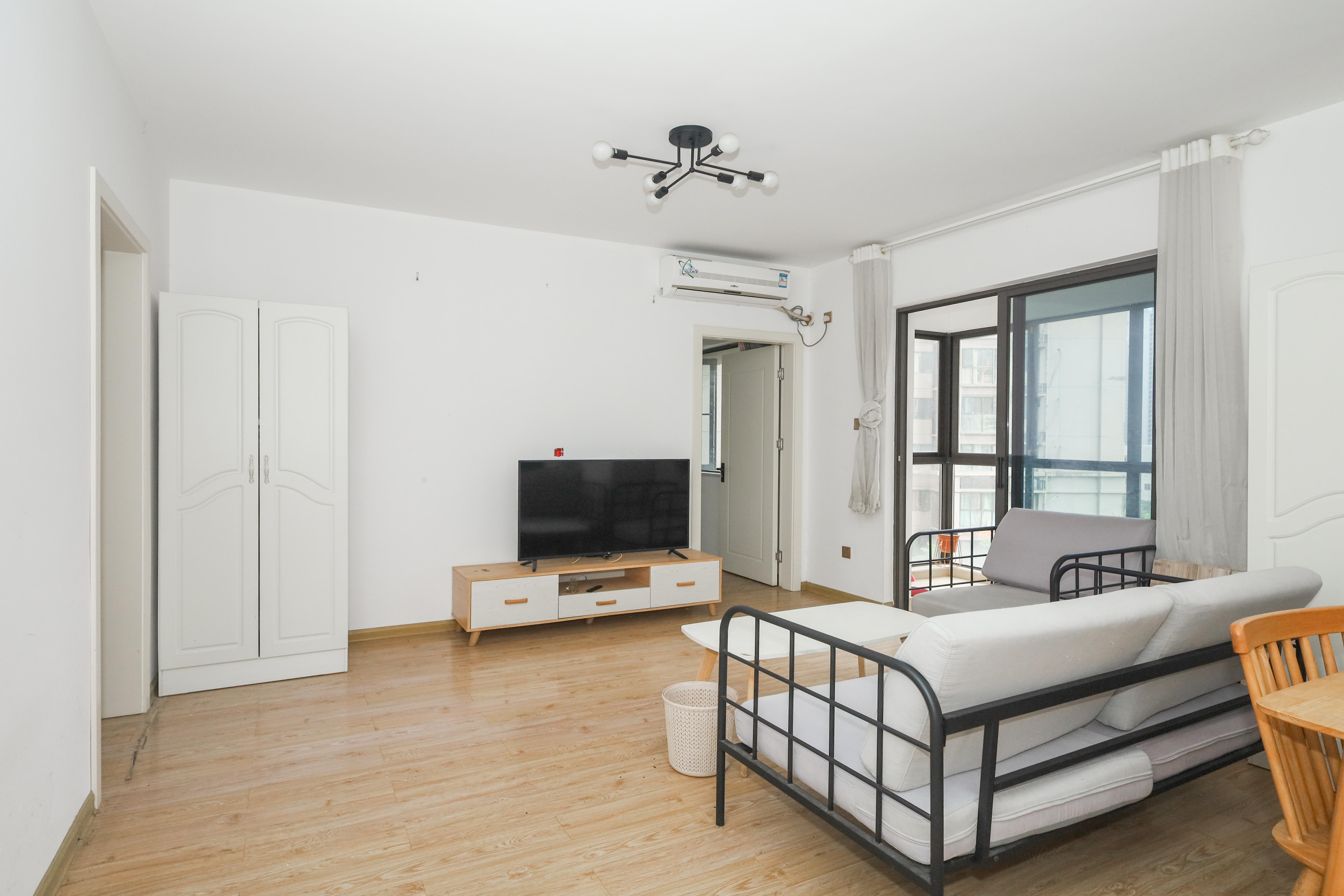 梅溪湖合能璞丽  3室2厅2卫    115.0万客厅