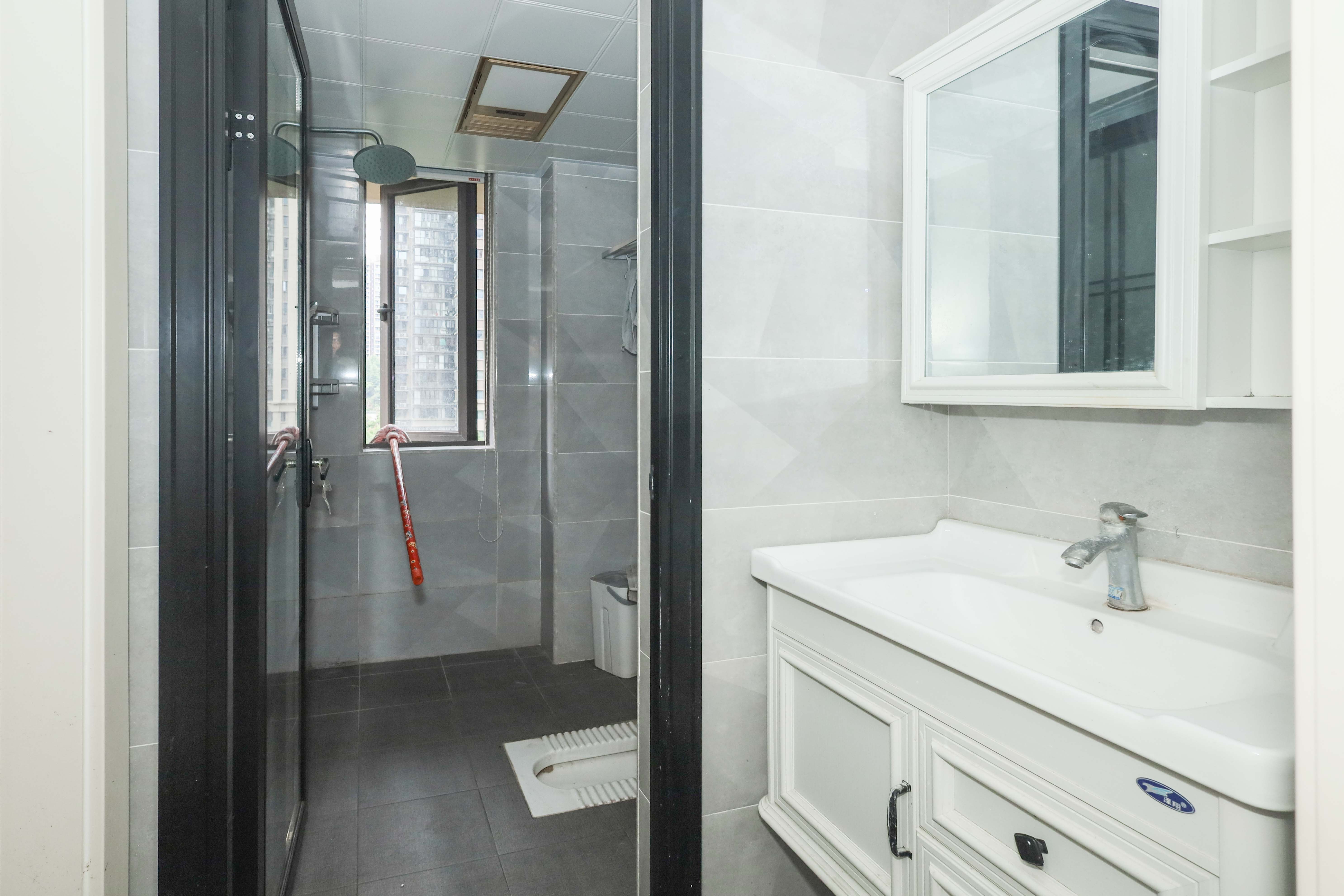 梅溪湖合能璞丽  3室2厅2卫    115.0万卫生间