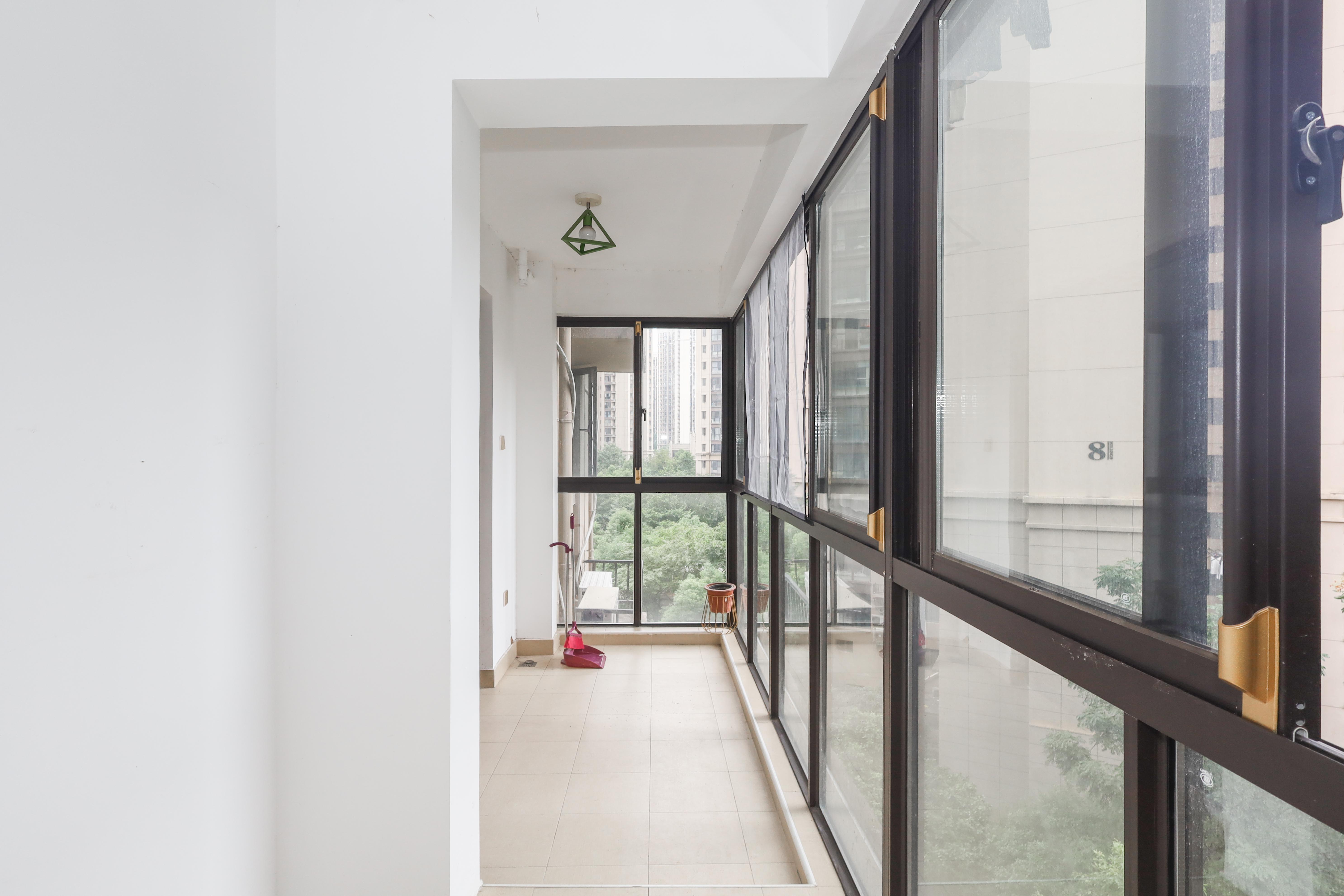 梅溪湖合能璞丽  3室2厅2卫    115.0万阳台