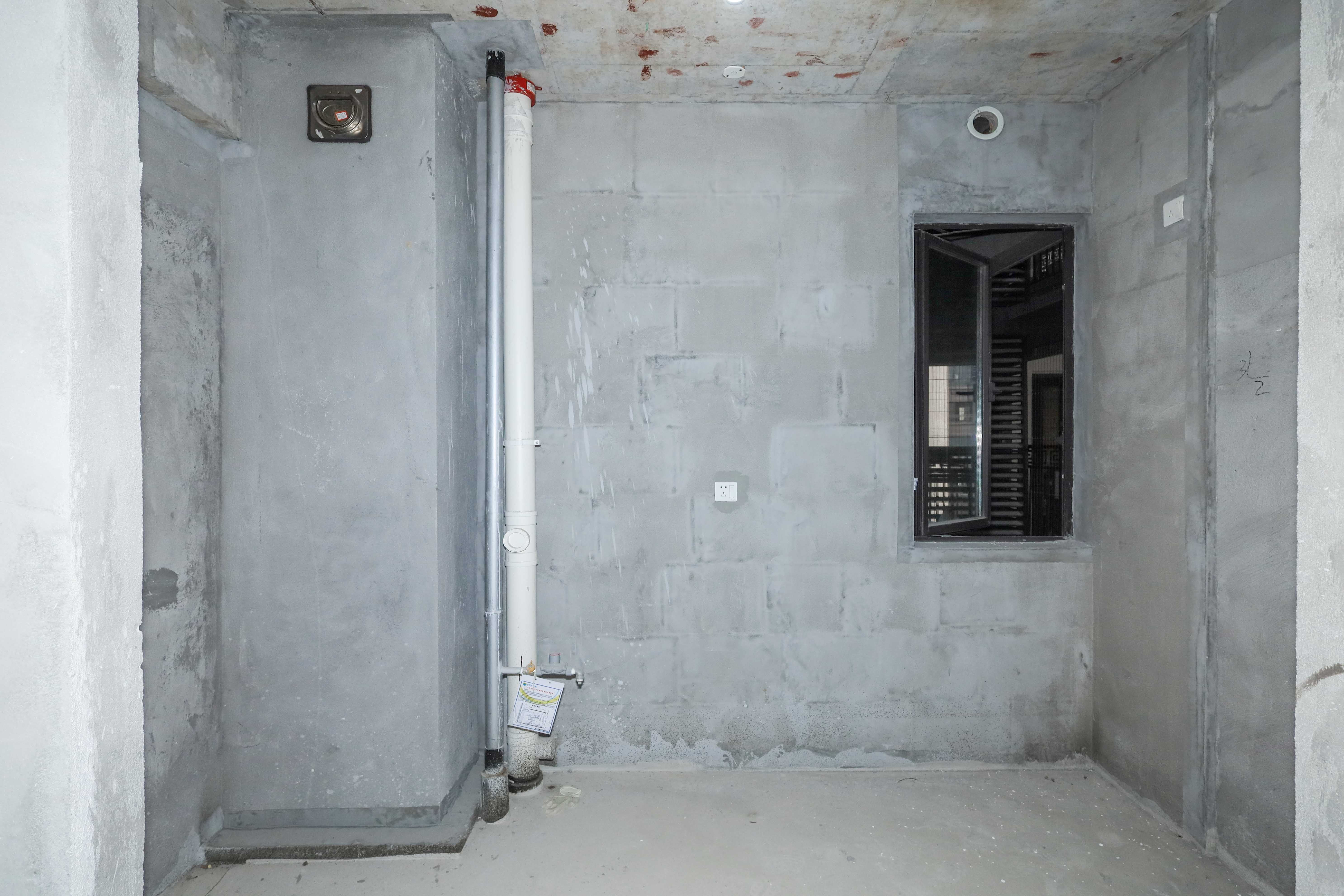 建发央著  4室2厅2卫   215.00万厨房