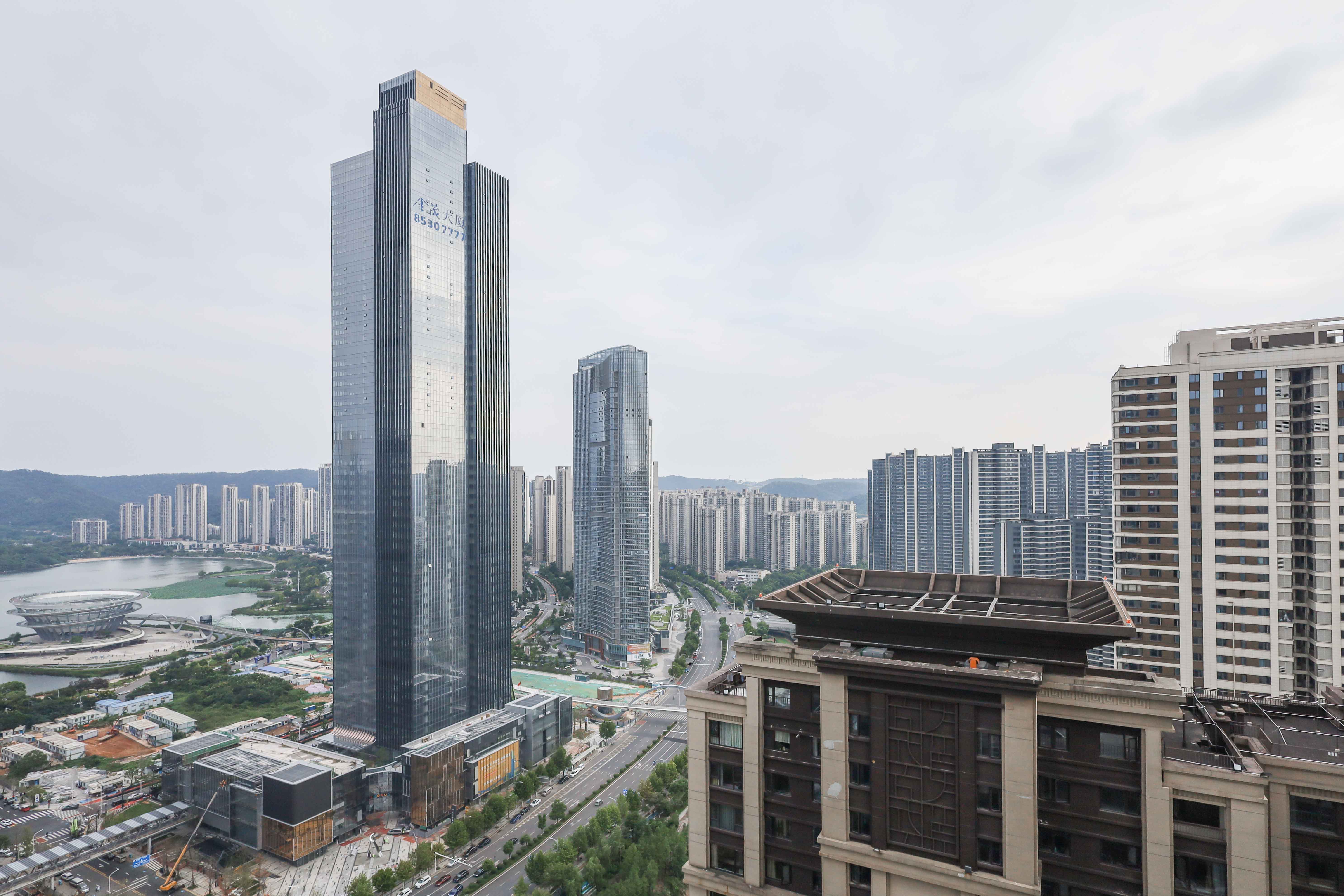 建发央著  4室2厅2卫   215.00万阳台