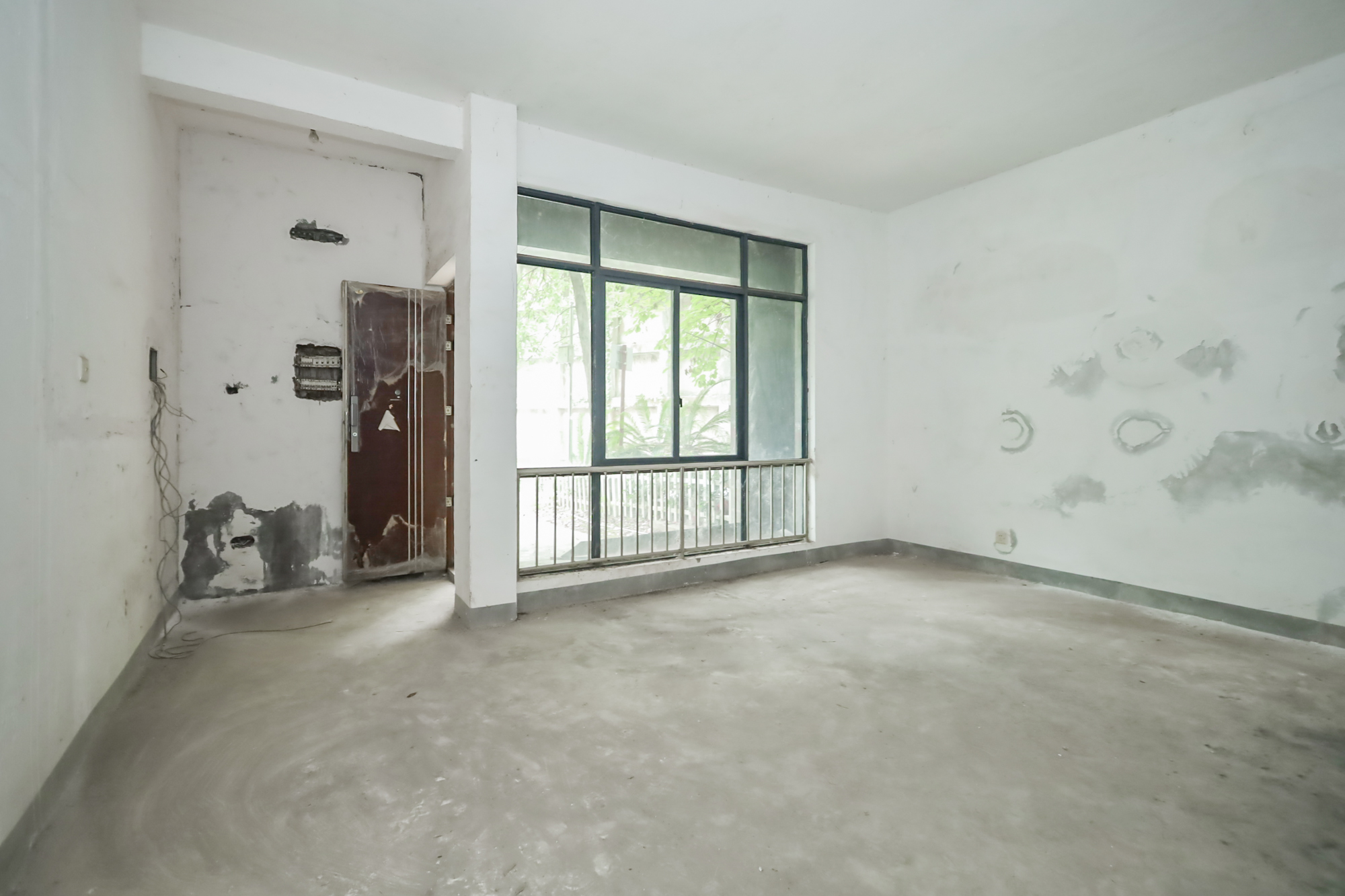 西山汇景一、二期  4室2厅5卫    480.0万 西山汇景一、二期  4室2厅5卫    480.0万客厅