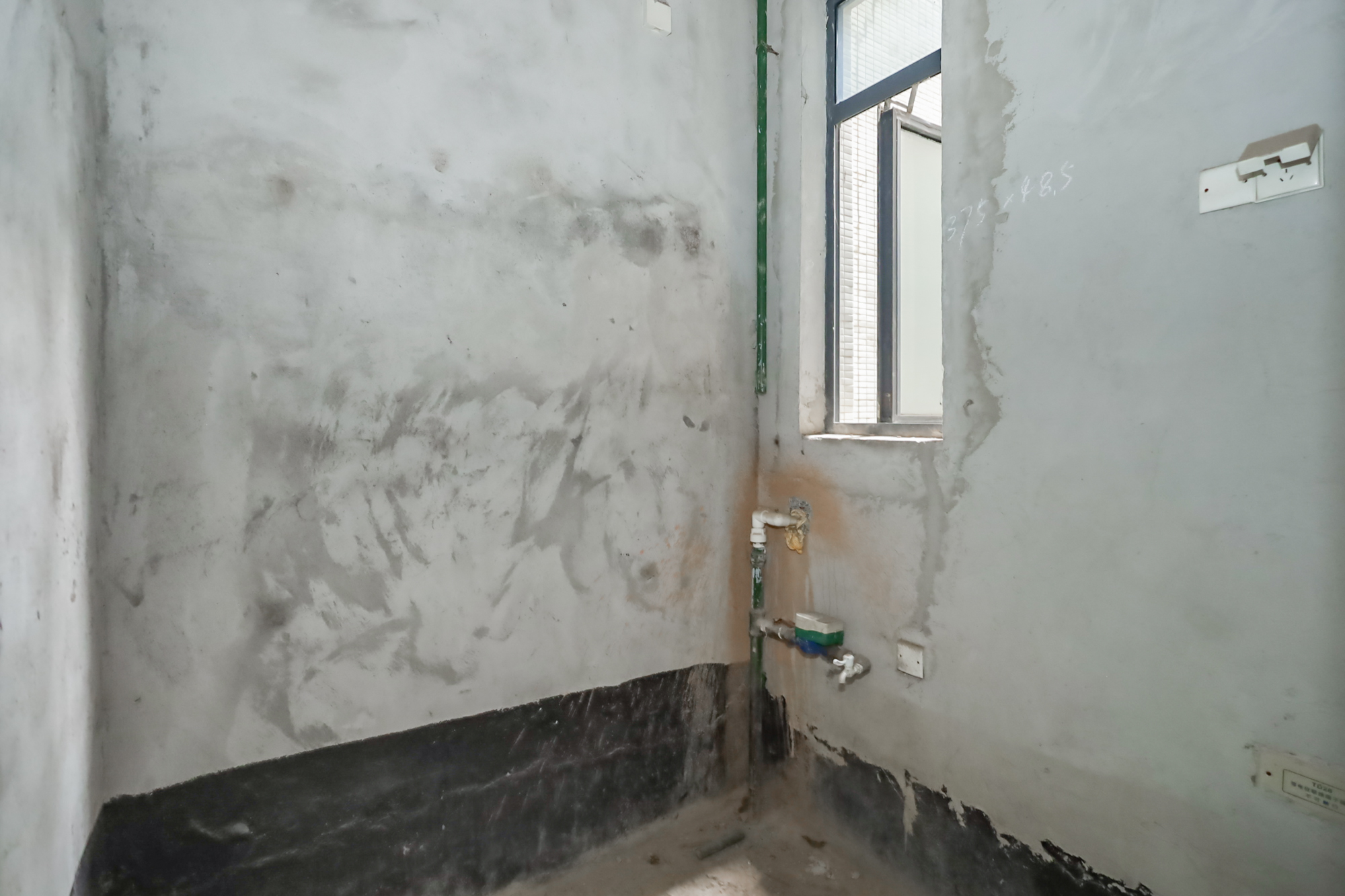 西山汇景一、二期  4室2厅5卫    480.0万 西山汇景一、二期  4室2厅5卫    480.0万卫生间