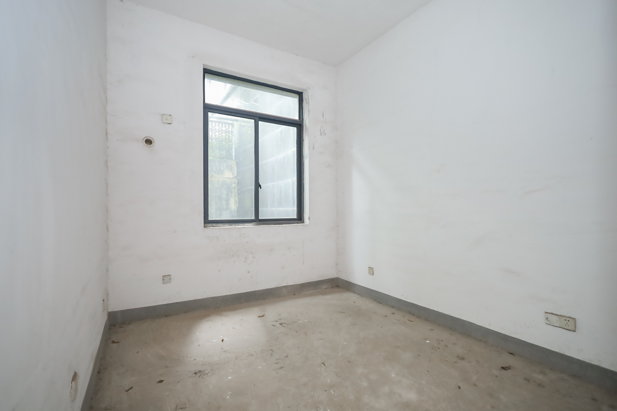 西山汇景一、二期  4室2厅5卫    480.0万 西山汇景一、二期  4室2厅5卫    480.0万卧室