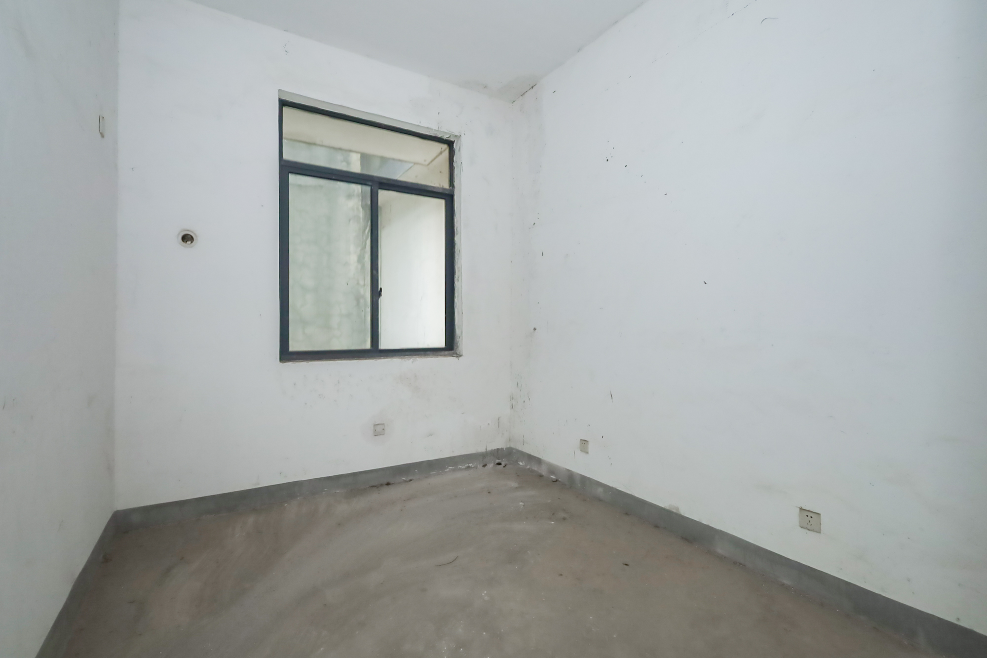 西山汇景一、二期  4室2厅5卫    480.0万 西山汇景一、二期  4室2厅5卫    480.0万卧室