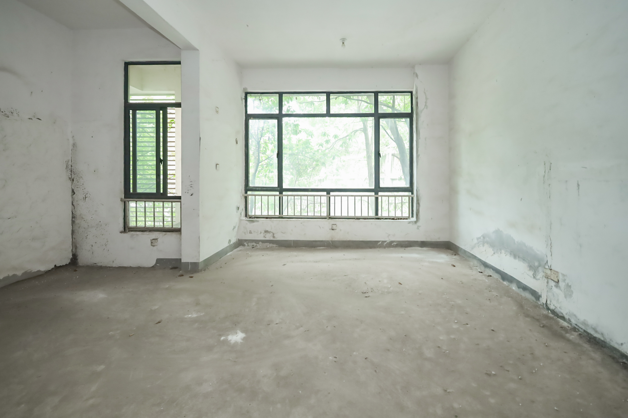 西山汇景一、二期  4室2厅5卫    480.0万 西山汇景一、二期  4室2厅5卫    480.0万卧室