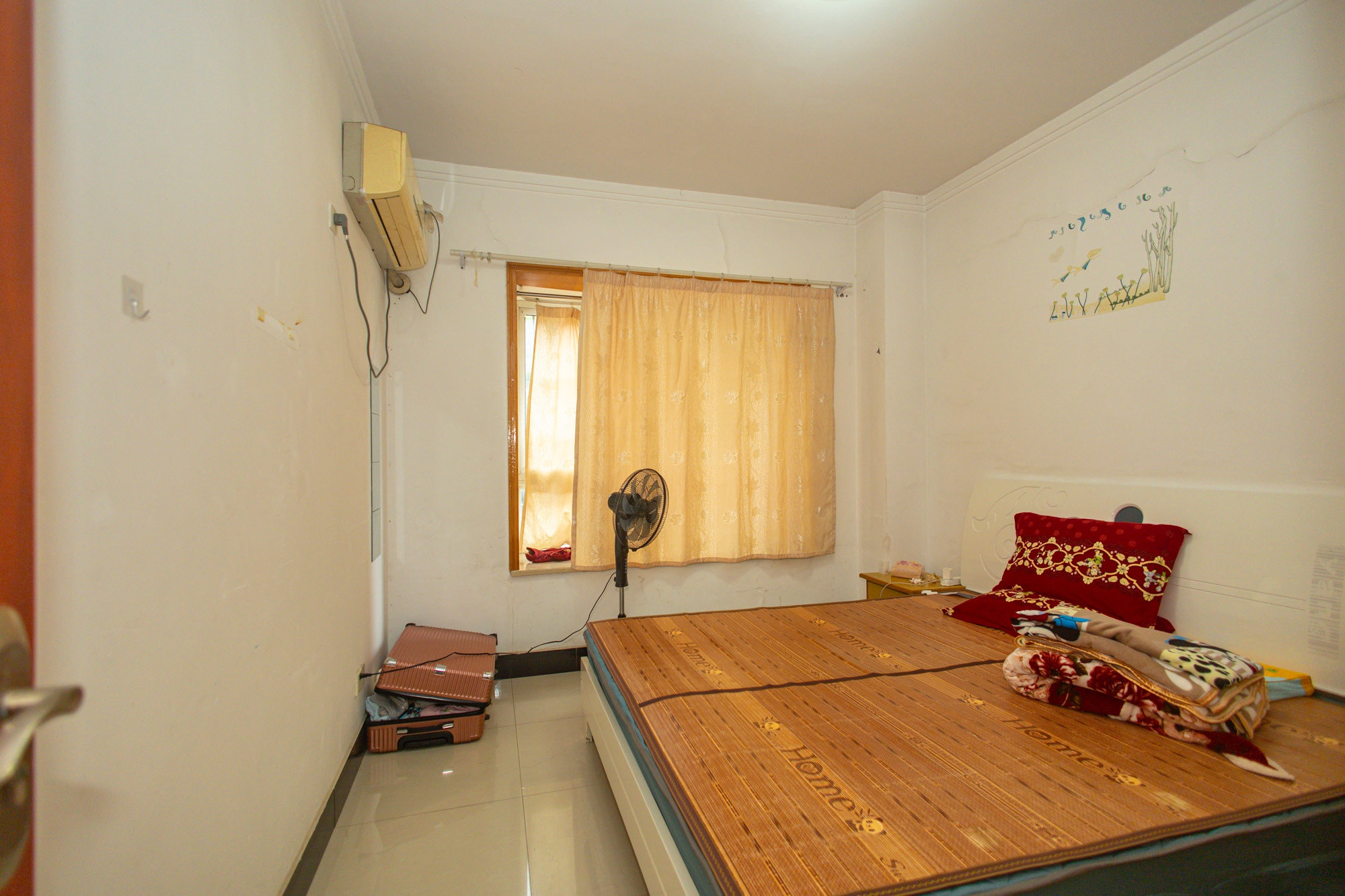 广场之星  1室1厅1卫    16.8万 广场之星  1室1厅1卫    16.8万卧室