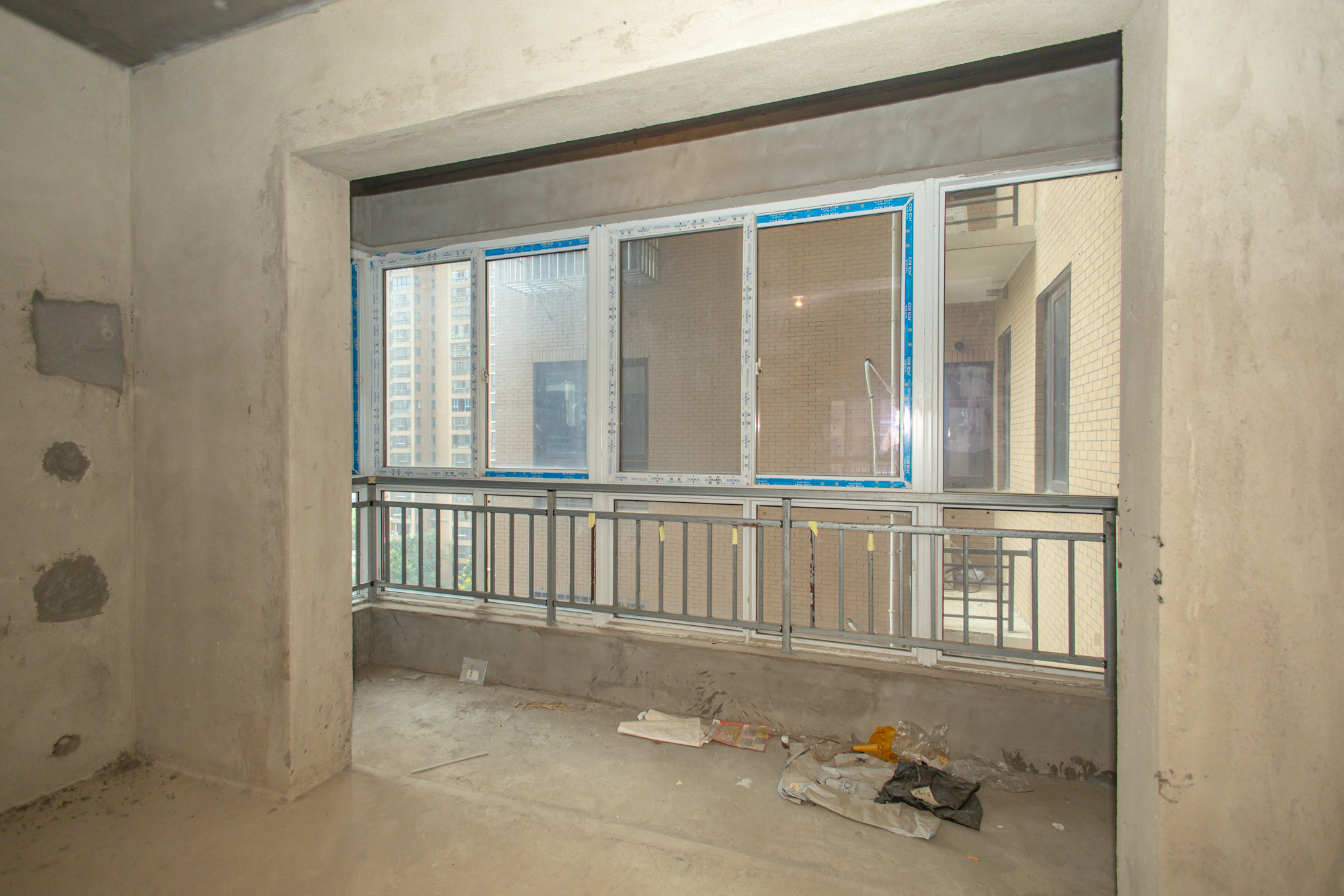 楚天世纪城西苑 3室2厅2卫 95.0万 楚天世纪城西苑 3室2厅2卫 95.0万阳台