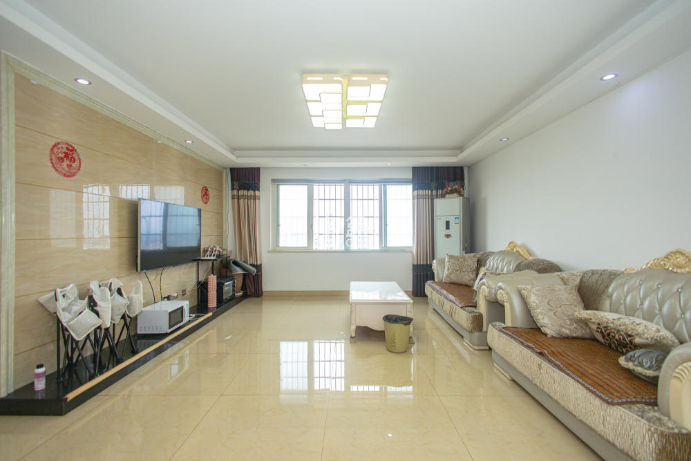 开源鑫阁  4室2厅2卫    83.8万