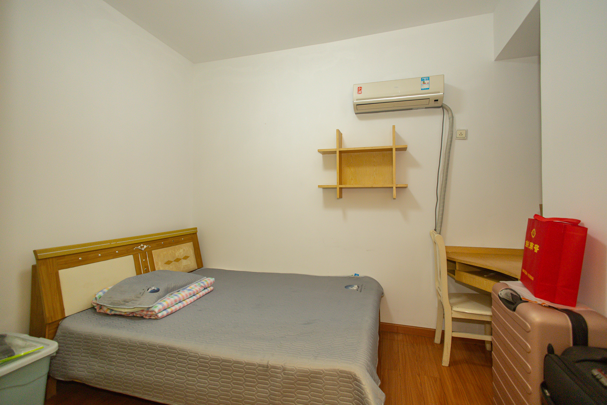 爱琴海岸 2室2厅1卫 48.0万 爱琴海岸 2室2厅1卫 48.0万卧室