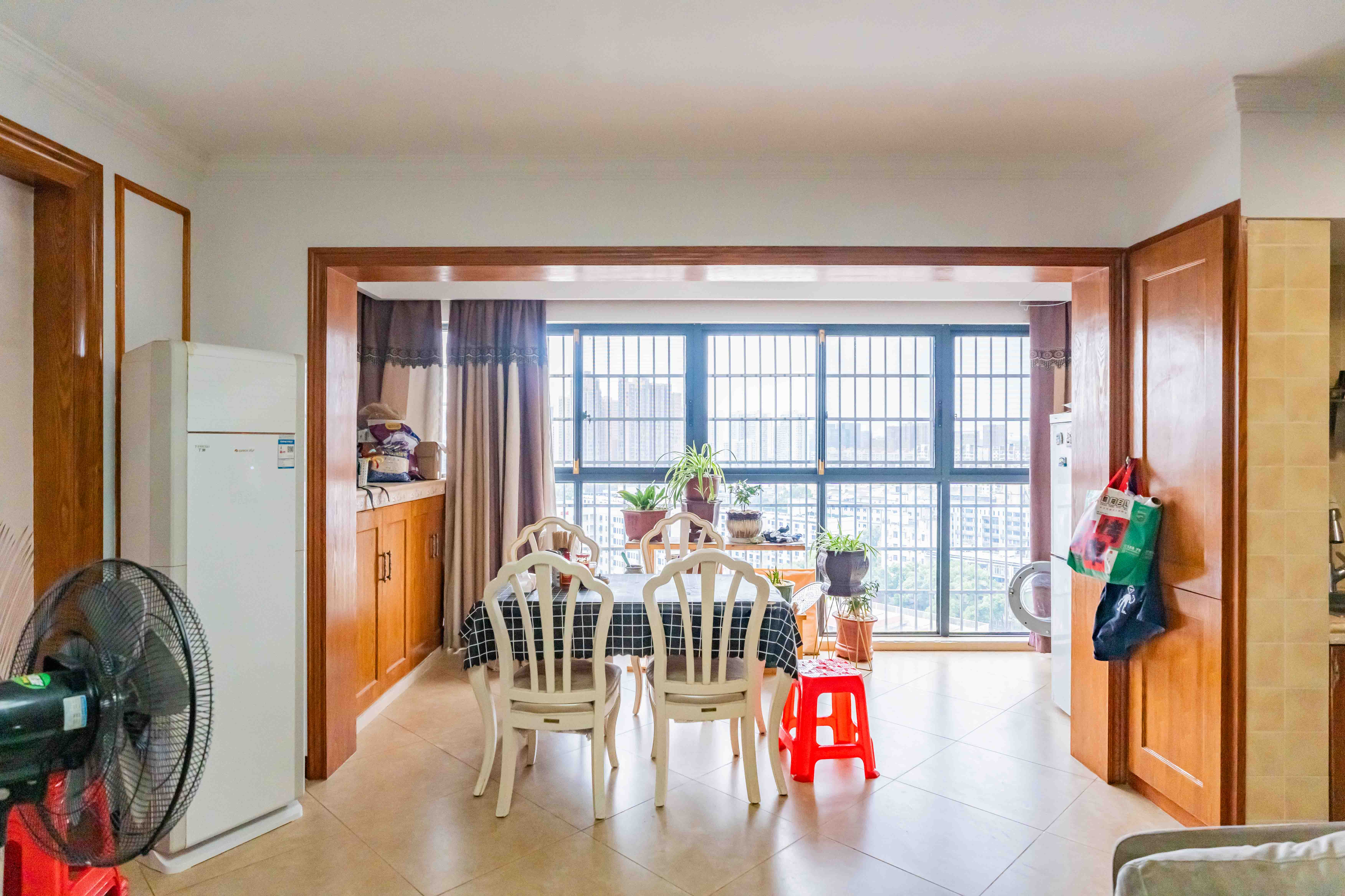 双子座(爱尚大厦)  3室2厅2卫    78.0万 双子座(爱尚大厦)  3室2厅2卫    78.0万客厅