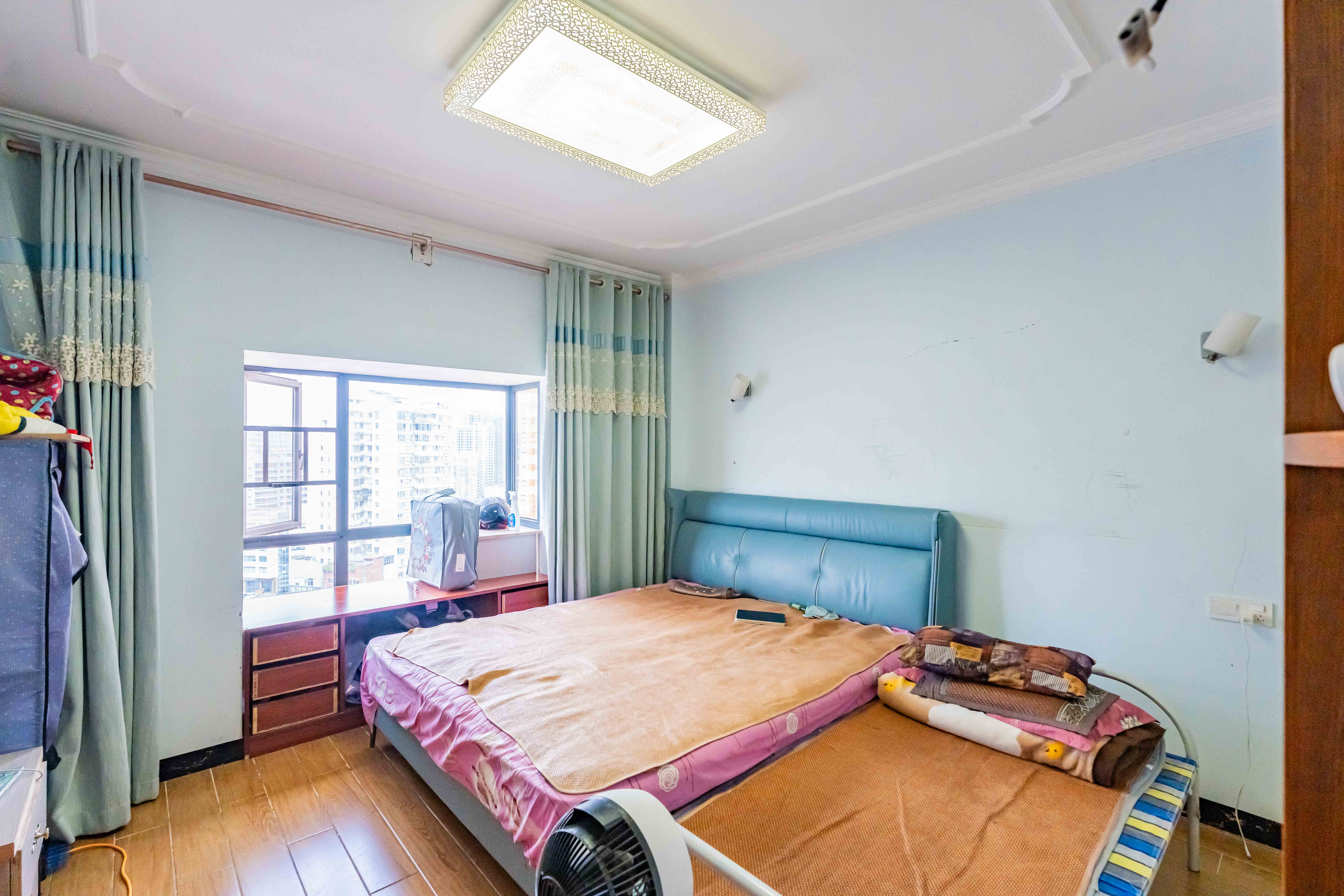 双子座(爱尚大厦)  3室2厅2卫    78.0万 双子座(爱尚大厦)  3室2厅2卫    78.0万卧室