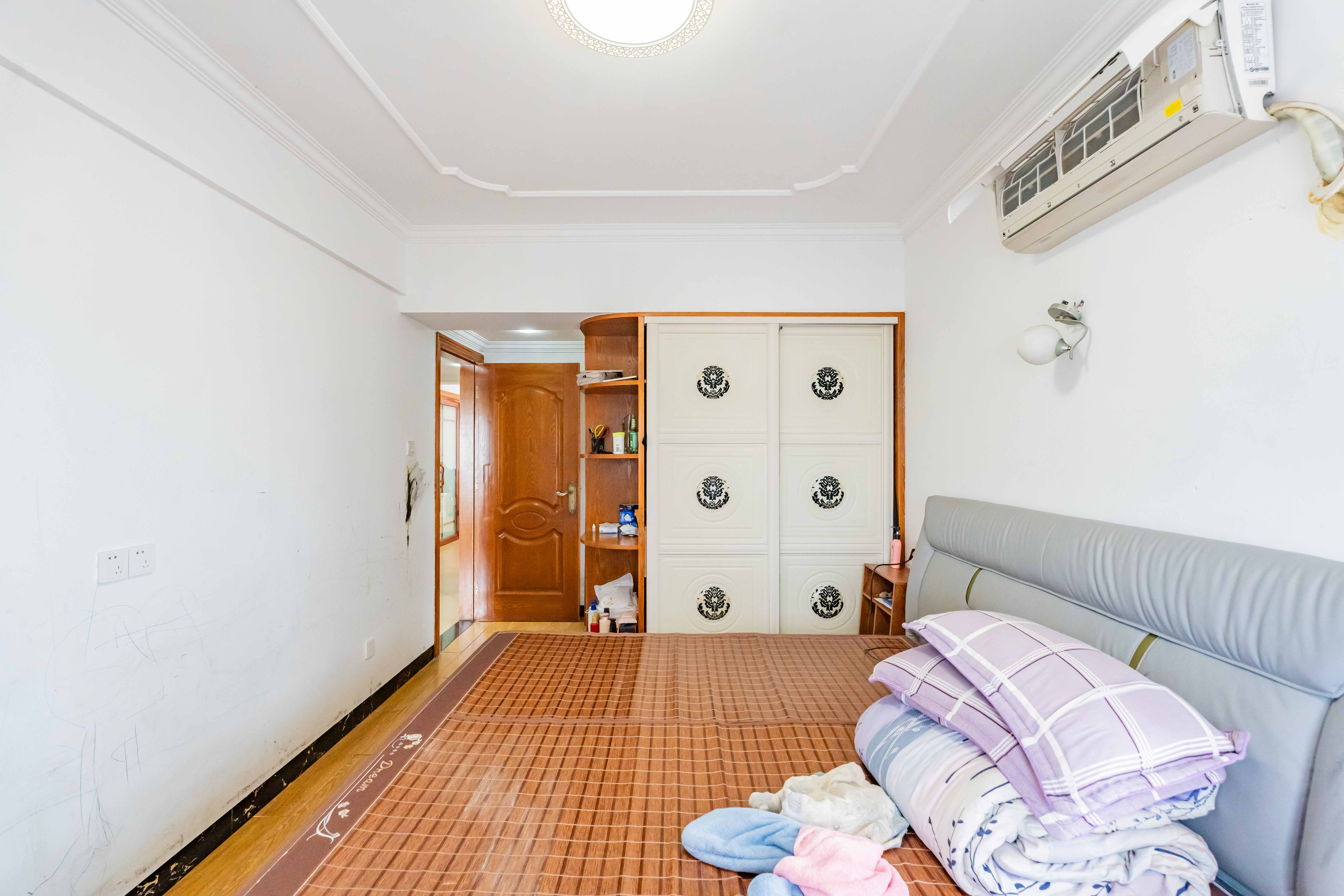 双子座(爱尚大厦)  3室2厅2卫    78.0万 双子座(爱尚大厦)  3室2厅2卫    78.0万卧室