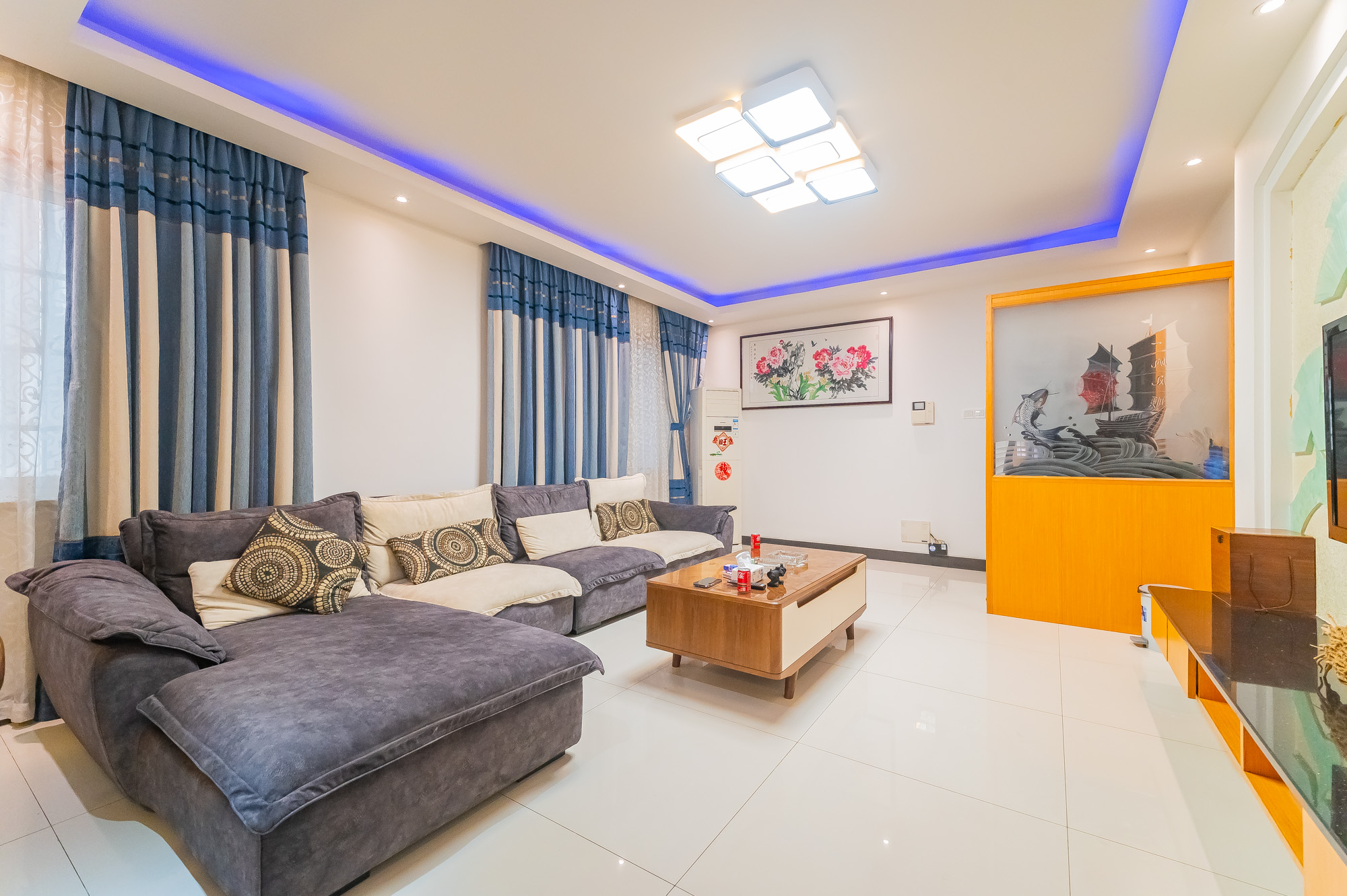 警苑星城 4室2厅2卫 86.6万 警苑星城 4室2厅2卫 86.6万客厅