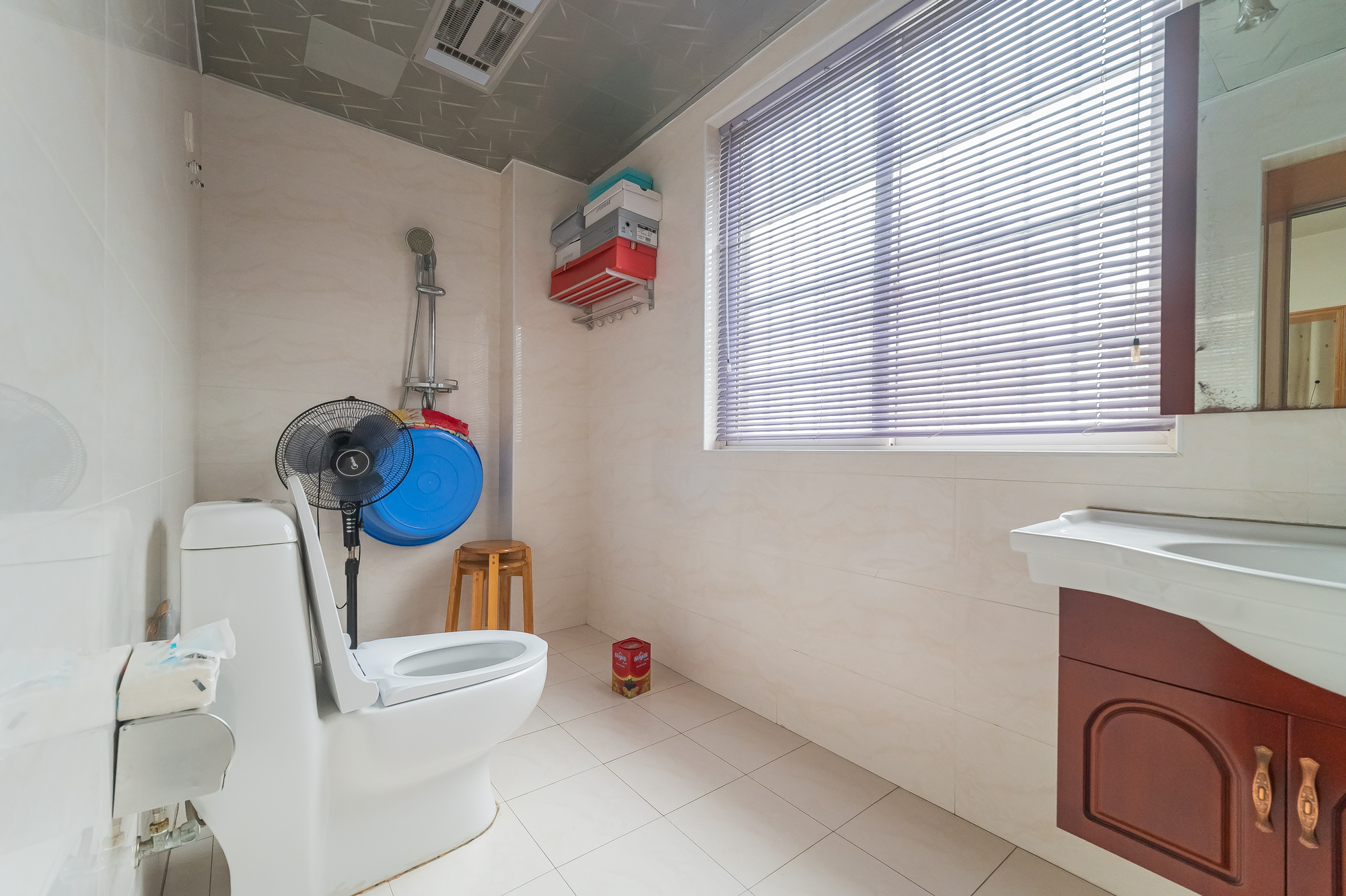 警苑星城 4室2厅2卫 86.6万 警苑星城 4室2厅2卫 86.6万卫生间