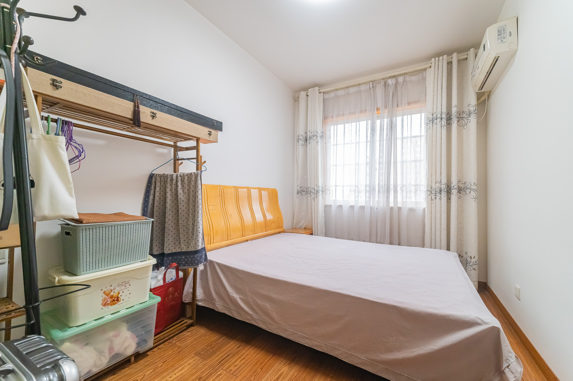 警苑星城 4室2厅2卫 86.6万 警苑星城 4室2厅2卫 86.6万卧室