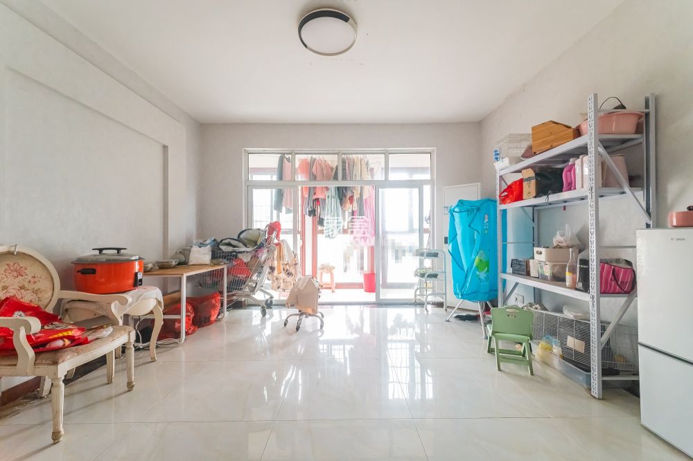 爱琴海岸  5室2厅2卫    82.0万