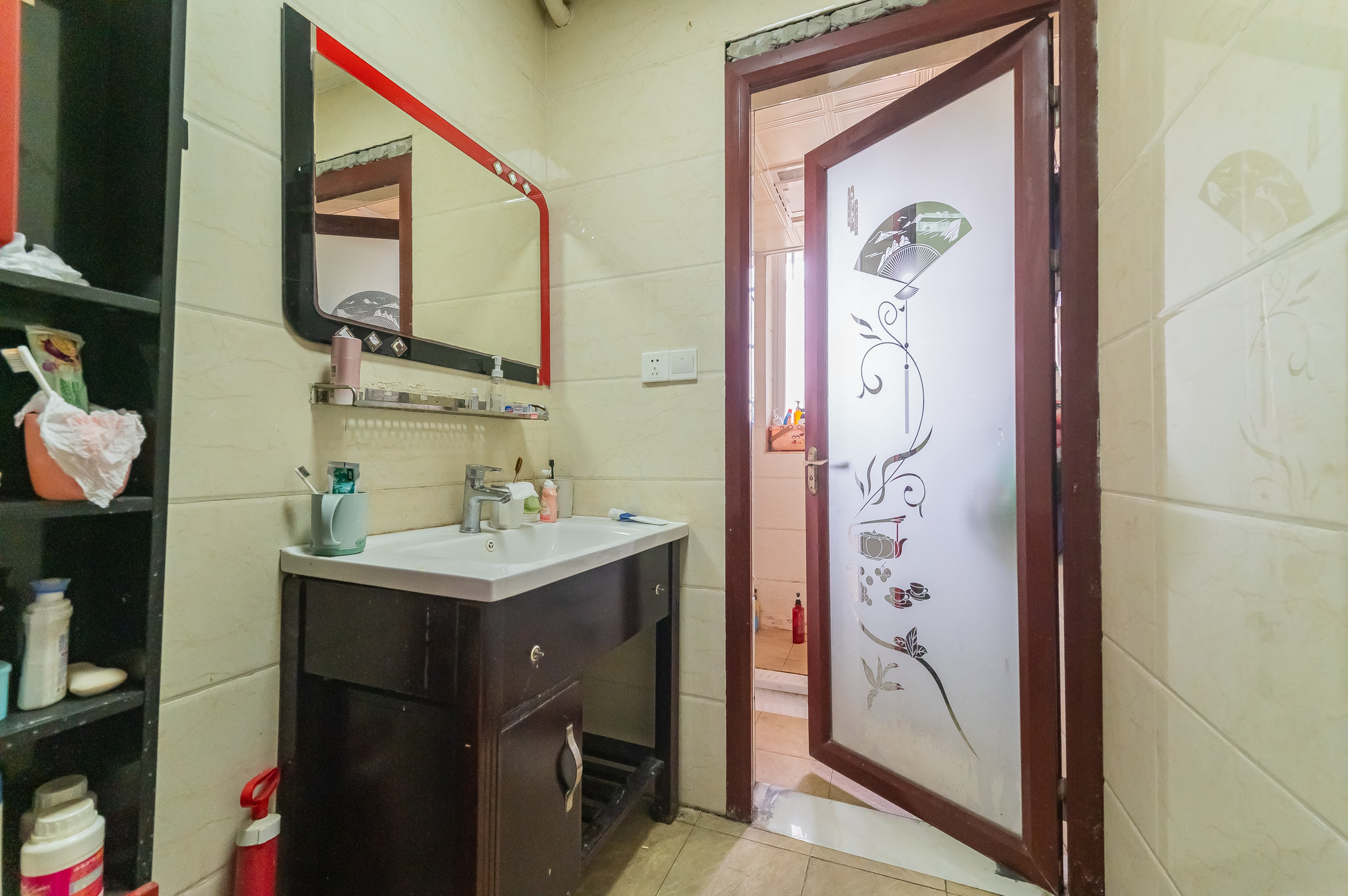 爱琴海岸  5室2厅2卫    82.0万 爱琴海岸  5室2厅2卫    82.0万卫生间