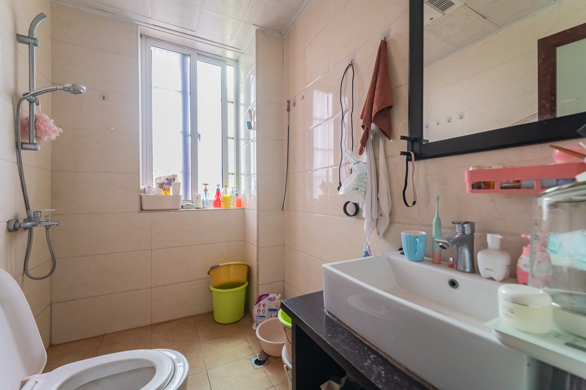 爱琴海岸  5室2厅2卫    82.0万 爱琴海岸  5室2厅2卫    82.0万卫生间