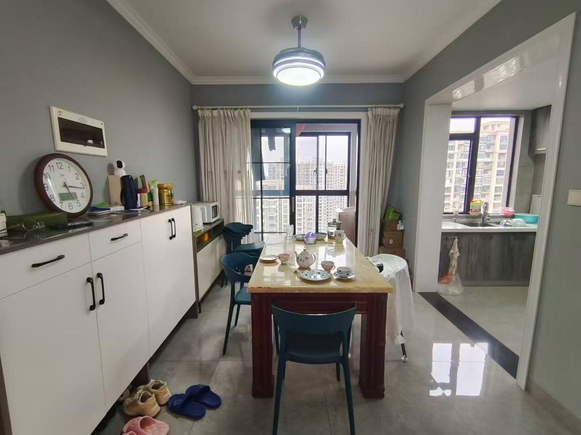 山水洲城华晨第一城  4室2厅2卫    110.0万 山水洲城华晨第一城  4室2厅2卫    110.0万室内图