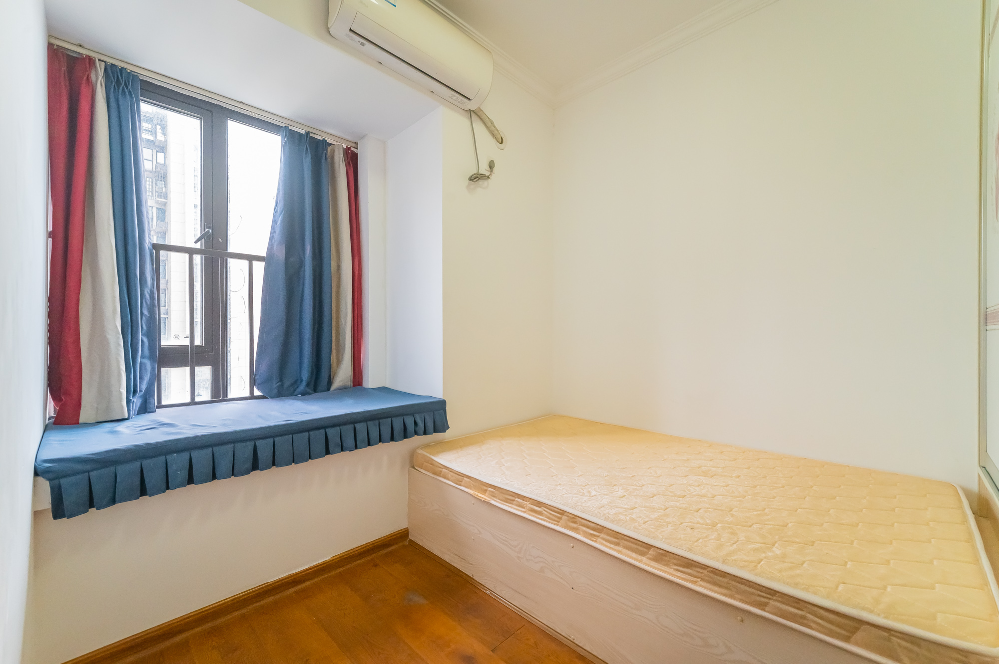 国泰九龙湾  2室1厅1卫    41.8万 国泰九龙湾  2室1厅1卫    41.8万卧室