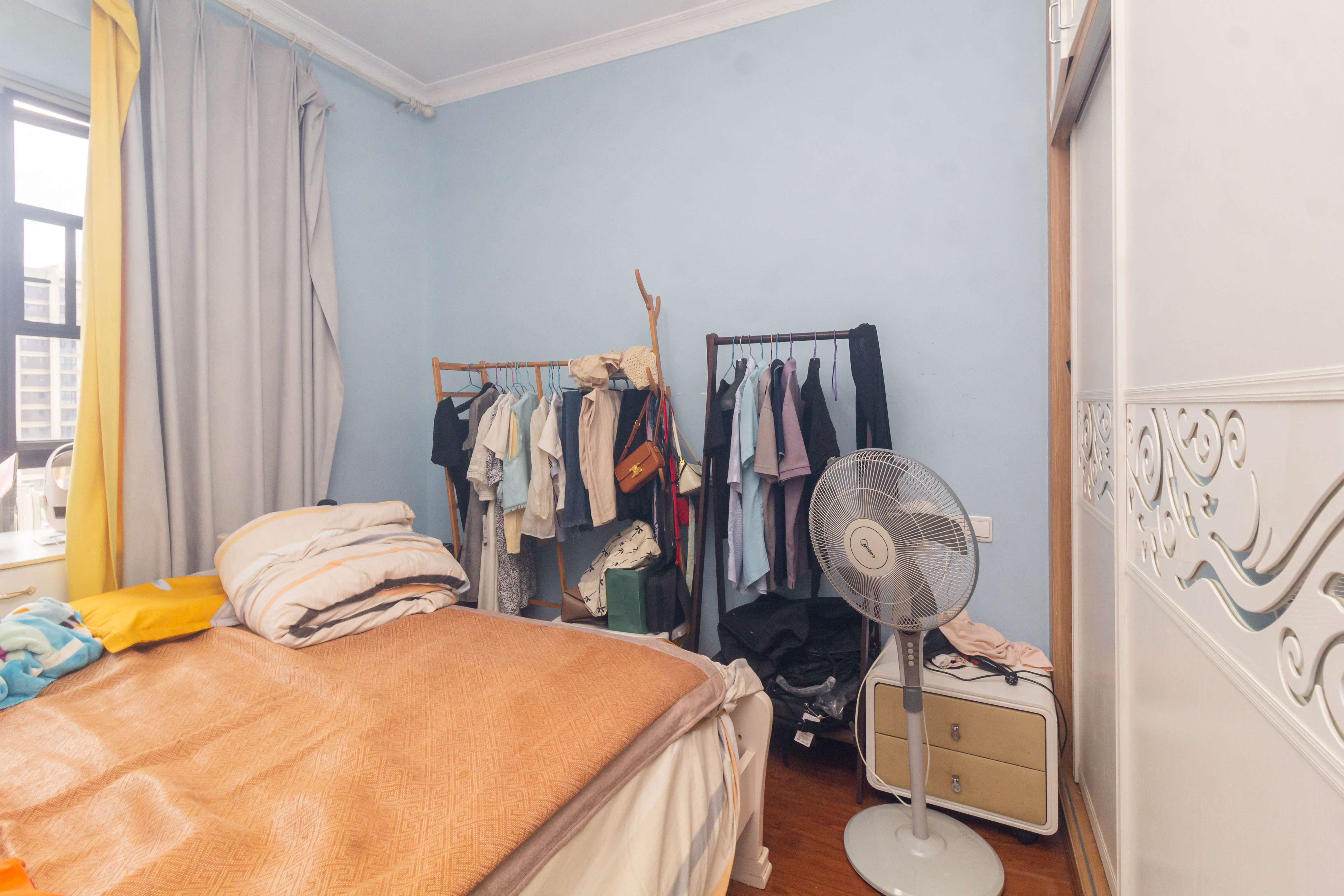 长房东云台 3室2厅1卫 98.0万 长房东云台 3室2厅1卫 98.0万卧室