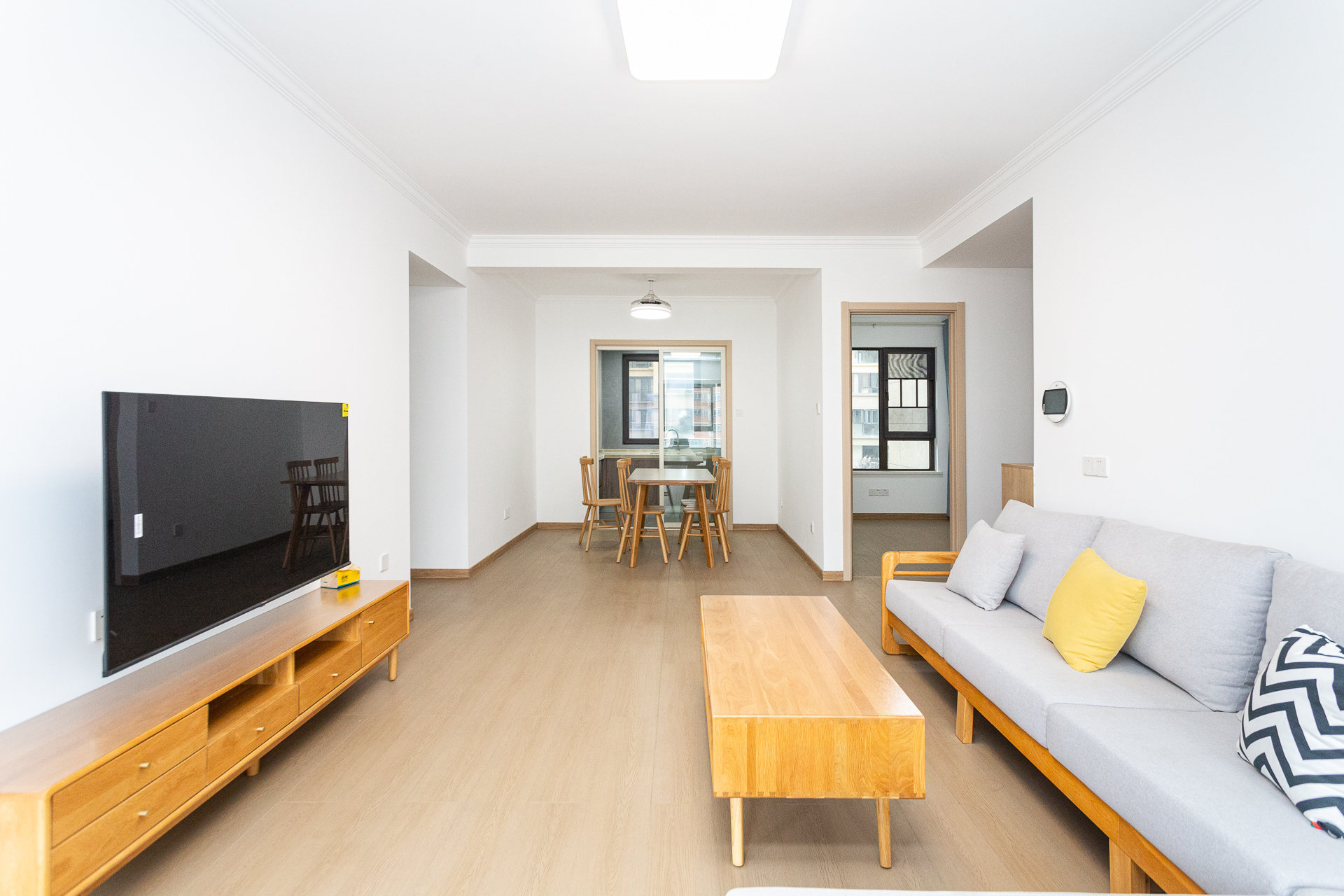 龙湖璟宸原著（龙湖紫宸）  4室2厅2卫    108.0万客厅