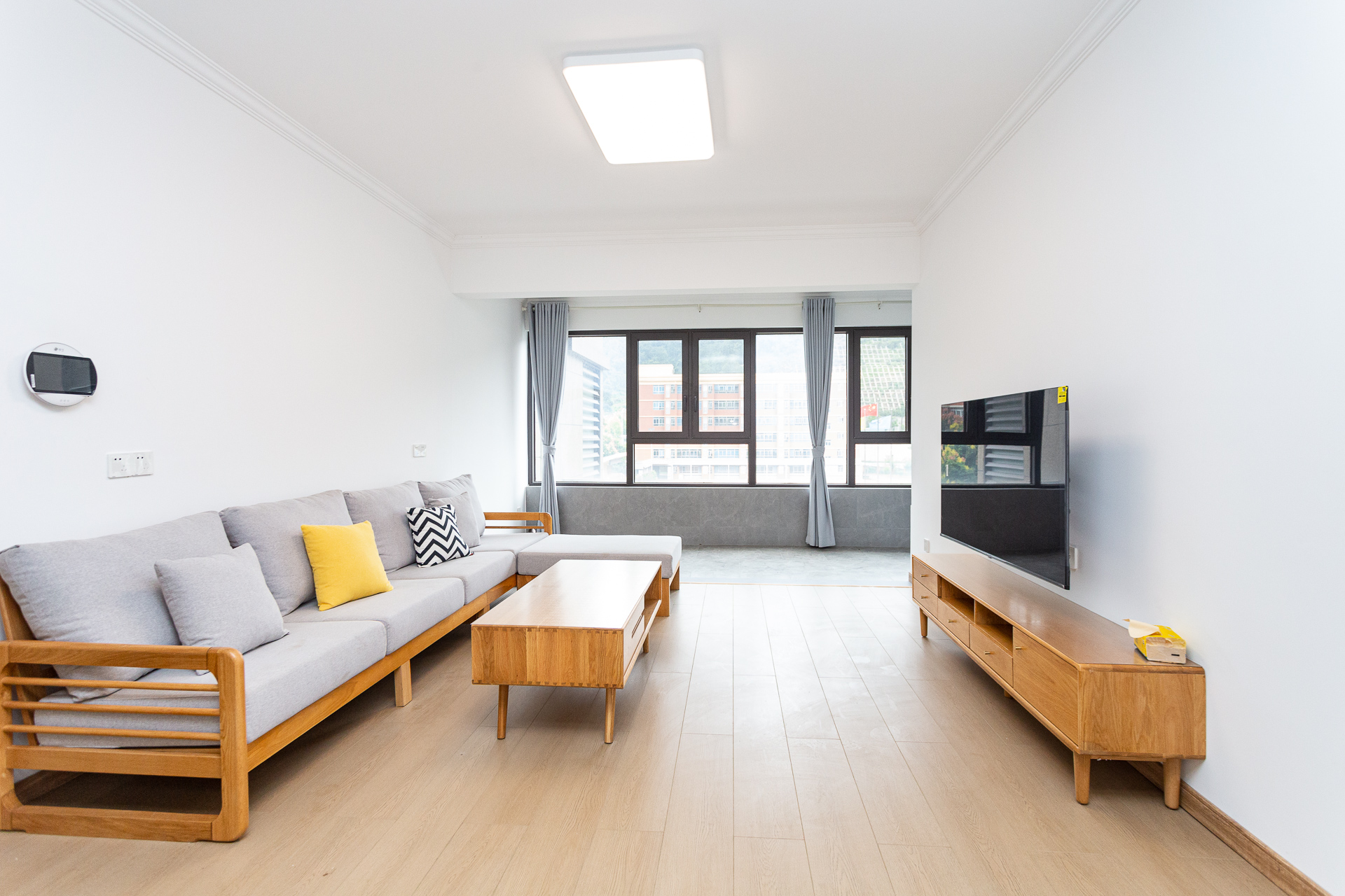 龙湖璟宸原著（龙湖紫宸）  4室2厅2卫    108.0万客厅