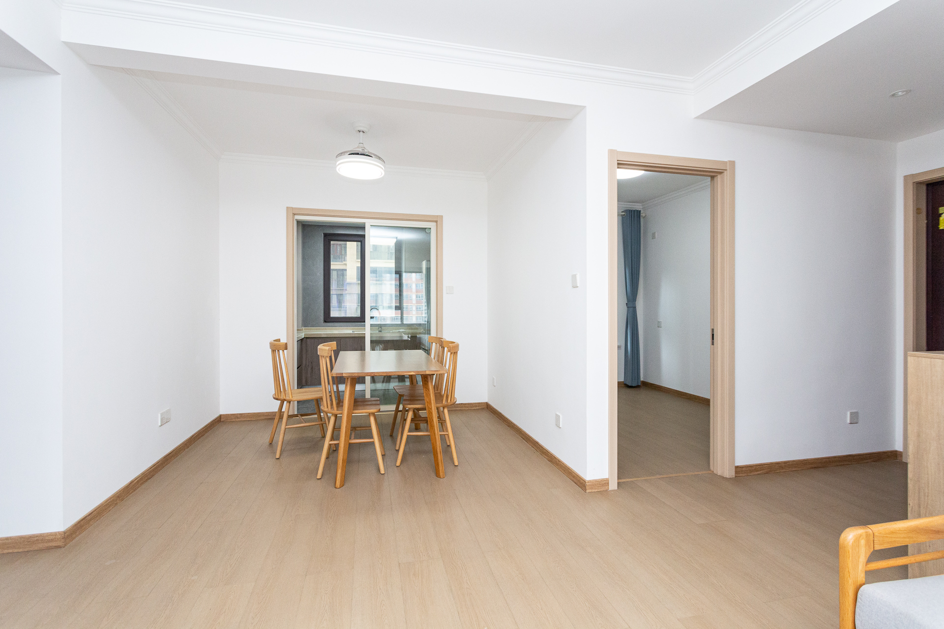 龙湖璟宸原著（龙湖紫宸）  4室2厅2卫    108.0万客厅