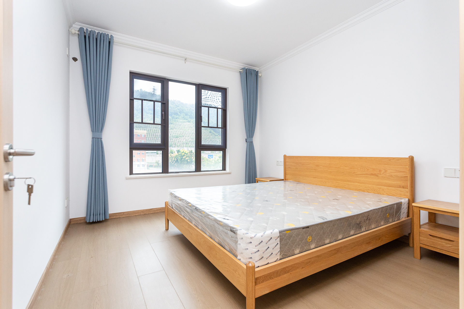 龙湖璟宸原著（龙湖紫宸）  4室2厅2卫    108.0万卧室