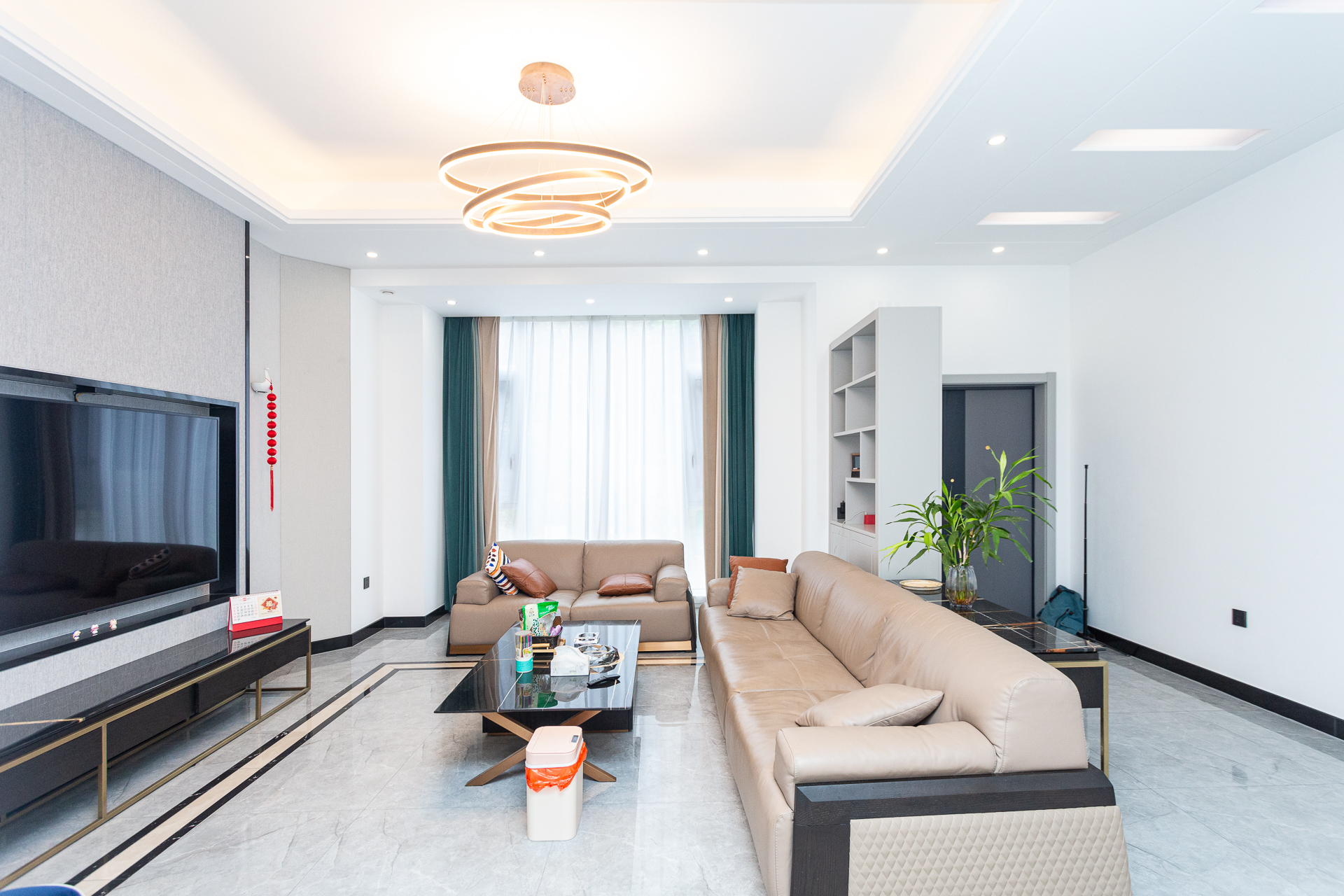 南山苏迪亚诺  11室4厅7卫    798.0万 南山苏迪亚诺  11室4厅7卫    798.0万客厅