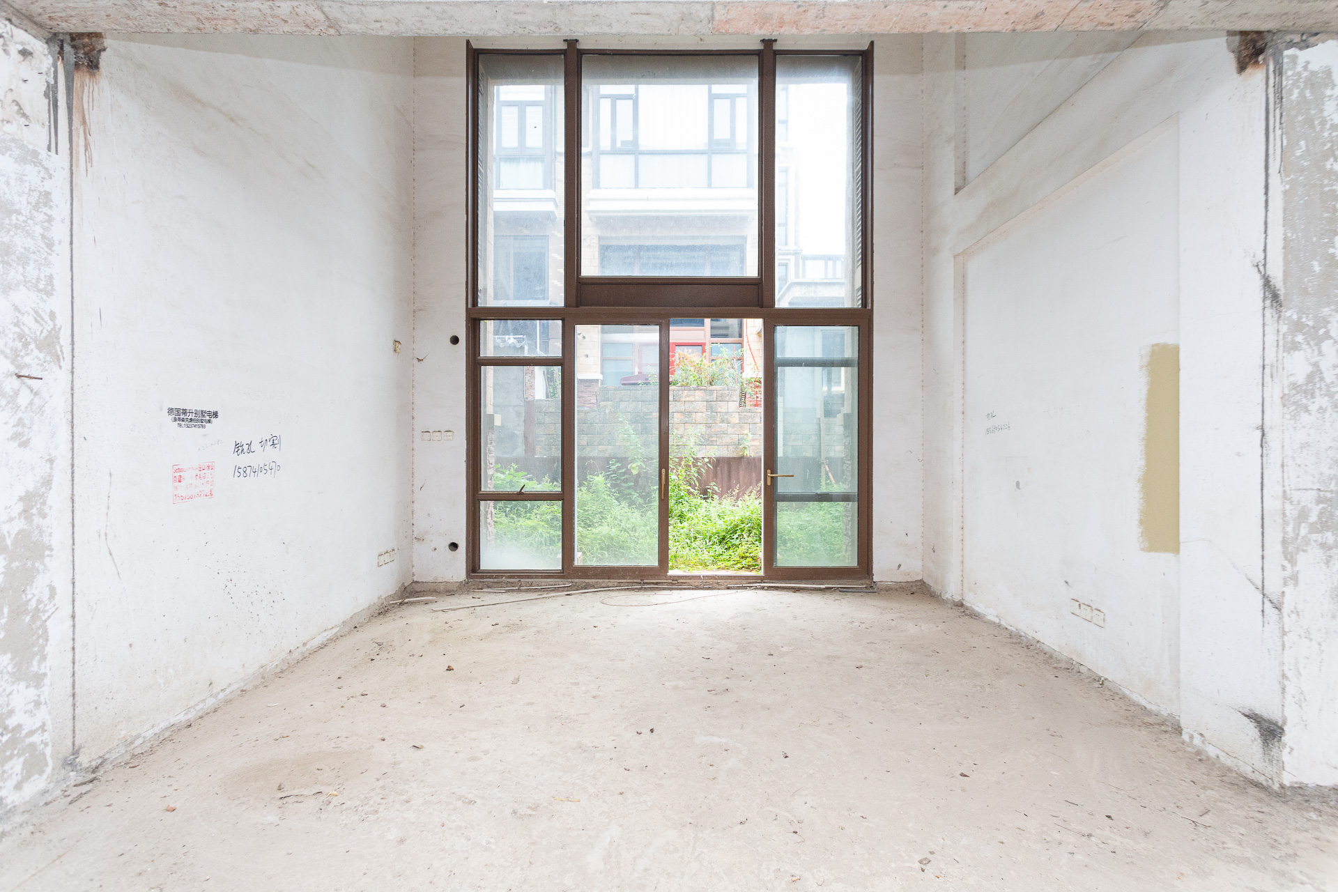 盈峰翠邸 5室2厅4卫 308.8万 盈峰翠邸 5室2厅4卫 308.8万客厅