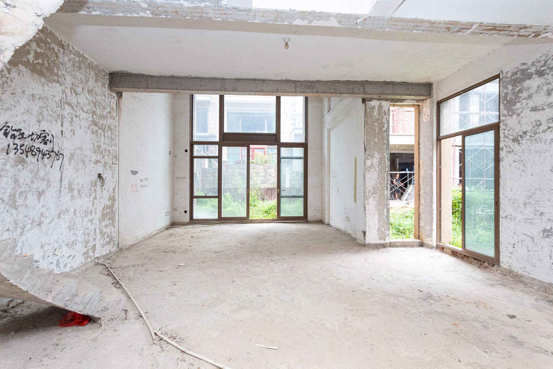 盈峰翠邸 5室2厅4卫 308.8万 盈峰翠邸 5室2厅4卫 308.8万客厅