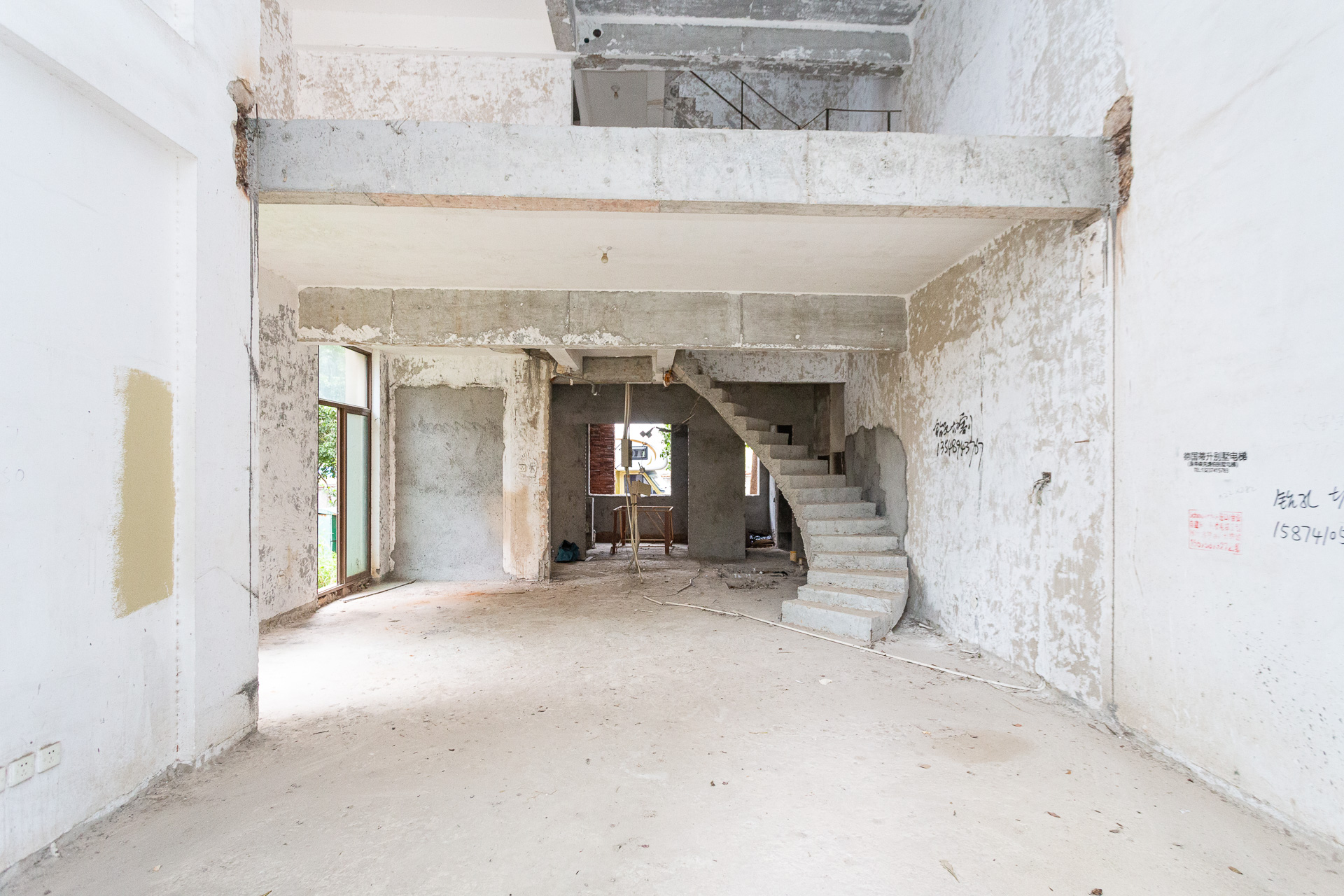 盈峰翠邸 5室2厅4卫 308.8万 盈峰翠邸 5室2厅4卫 308.8万客厅