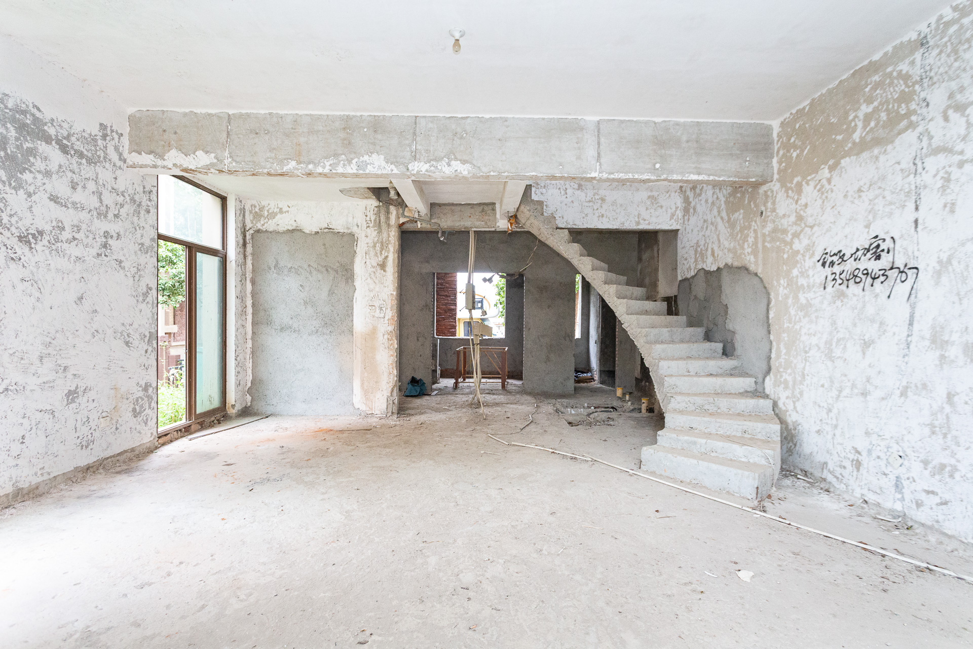 盈峰翠邸 5室2厅4卫 308.8万 盈峰翠邸 5室2厅4卫 308.8万客厅