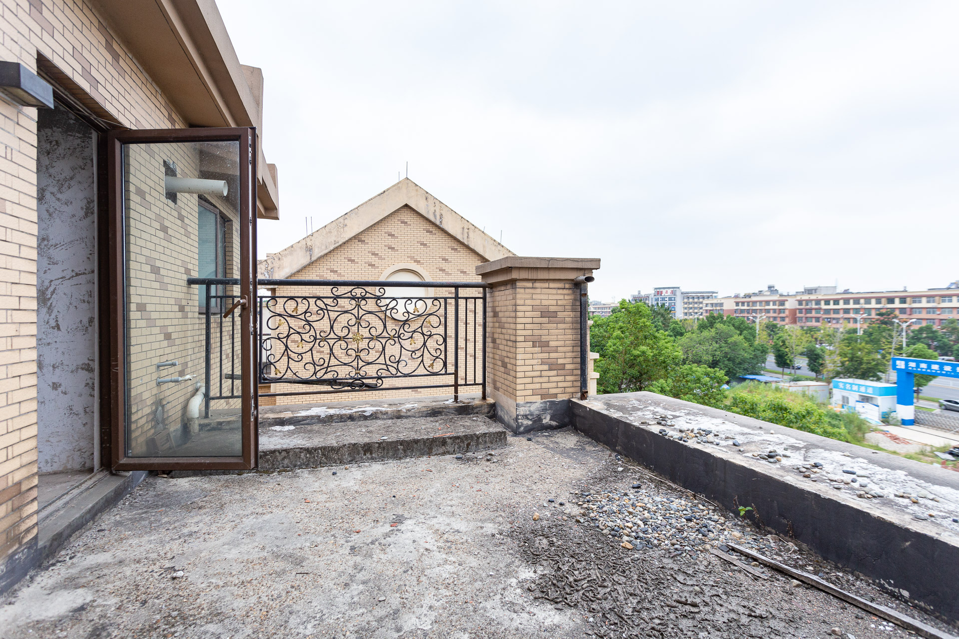 盈峰翠邸 5室2厅4卫 308.8万 盈峰翠邸 5室2厅4卫 308.8万阳台