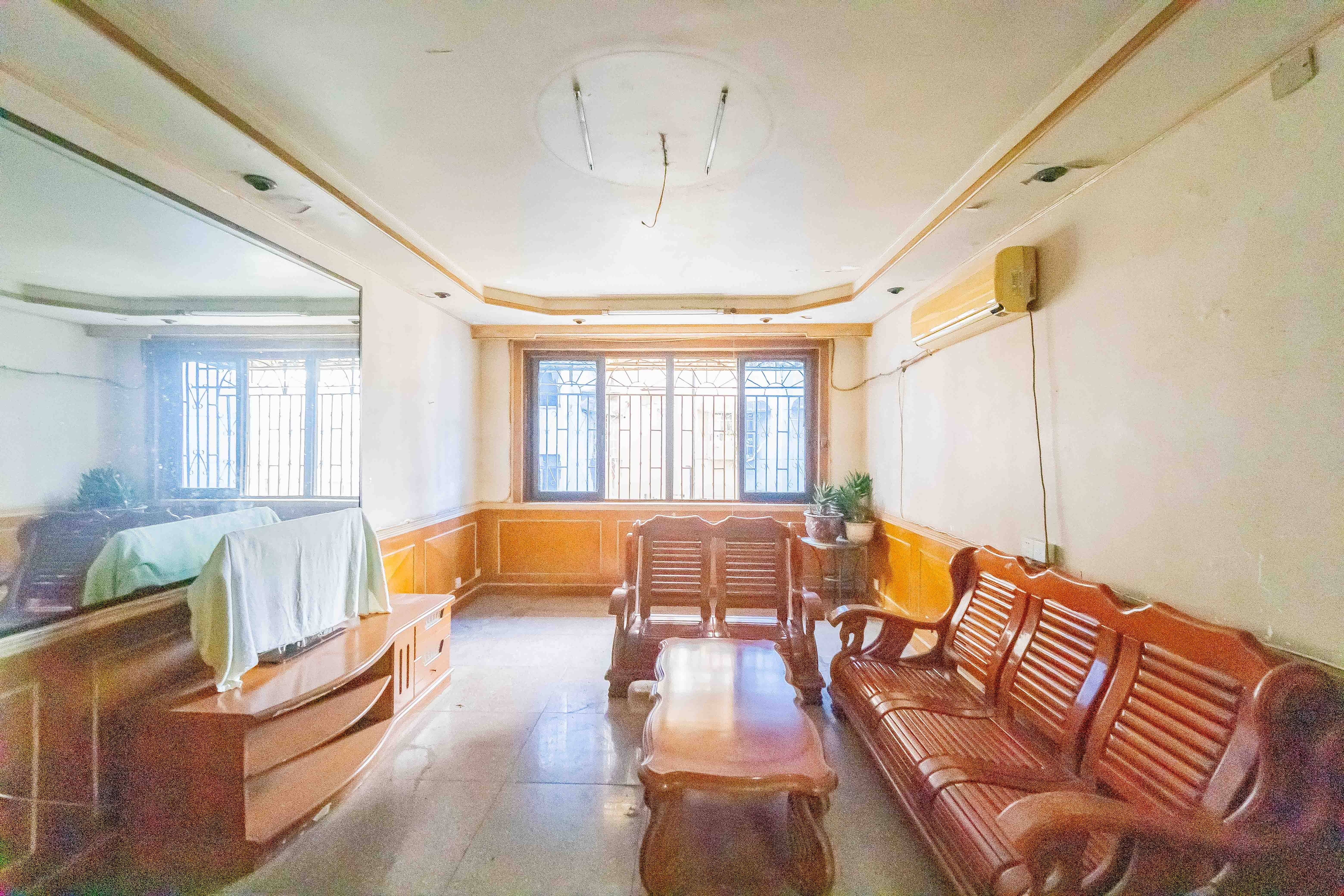 杏花苑 3室2厅2卫 60.0万 杏花苑 3室2厅2卫 60.0万客厅