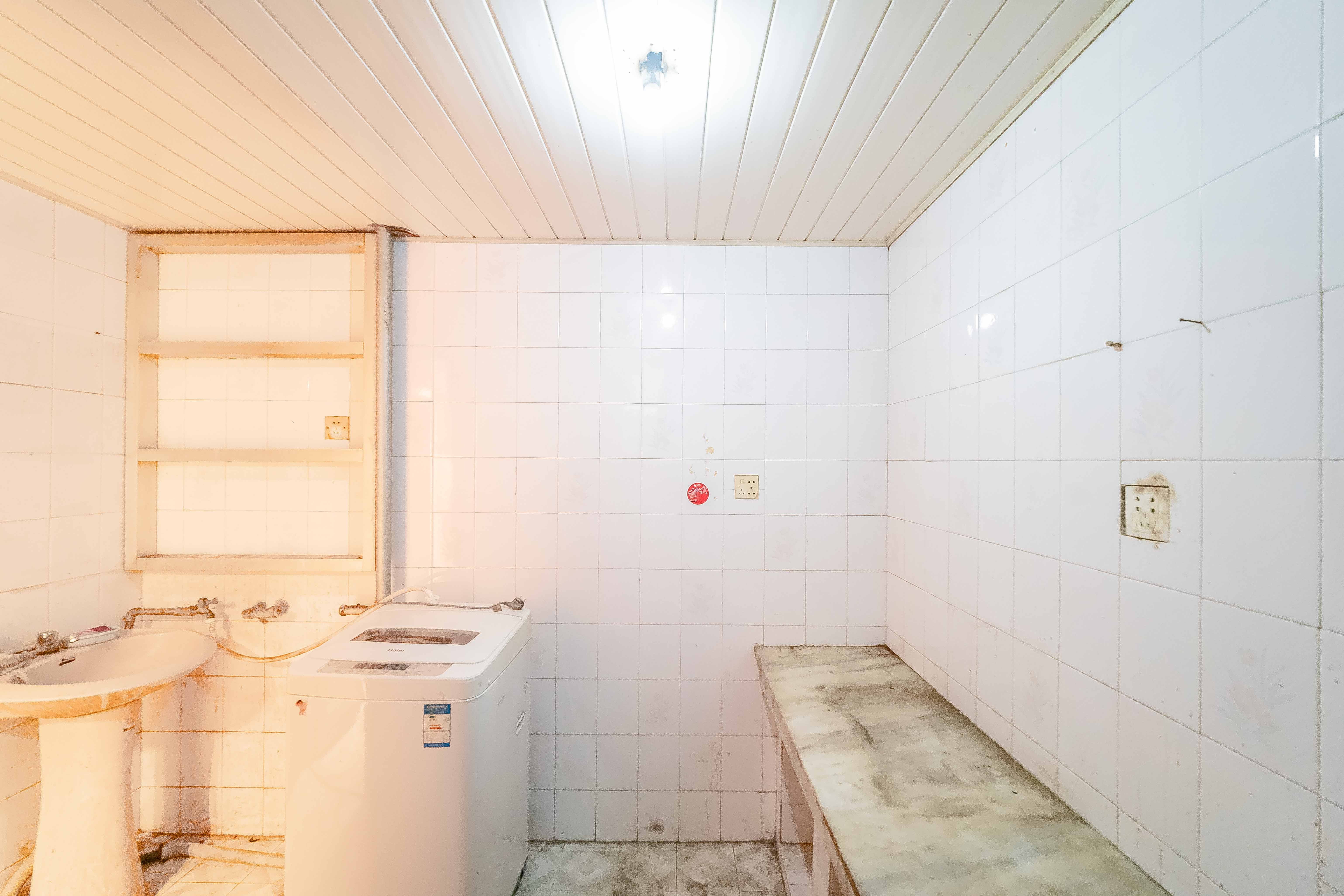 杏花苑 3室2厅2卫 60.0万 杏花苑 3室2厅2卫 60.0万厨房