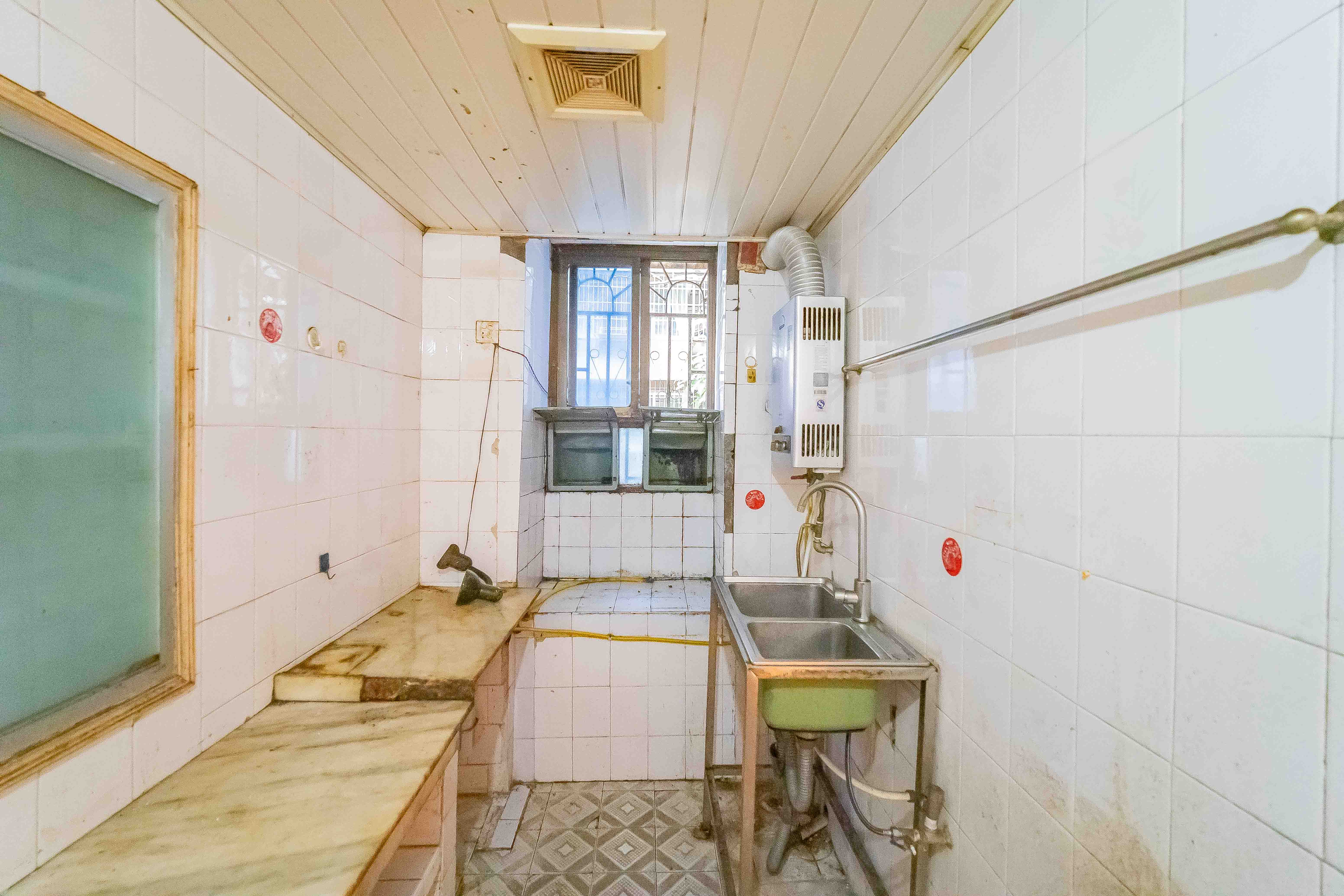 杏花苑 3室2厅2卫 60.0万 杏花苑 3室2厅2卫 60.0万厨房