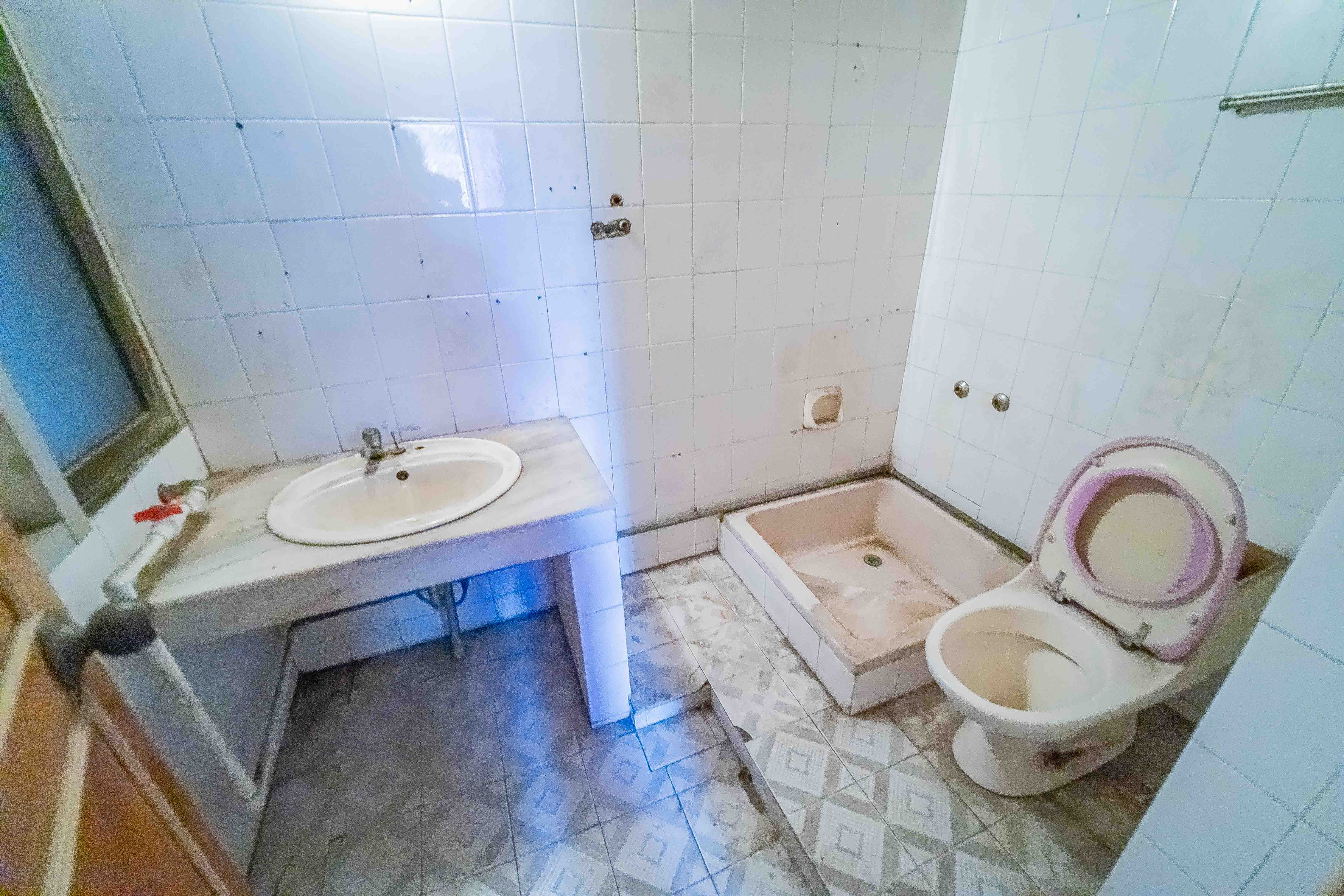 杏花苑 3室2厅2卫 60.0万 杏花苑 3室2厅2卫 60.0万卫生间