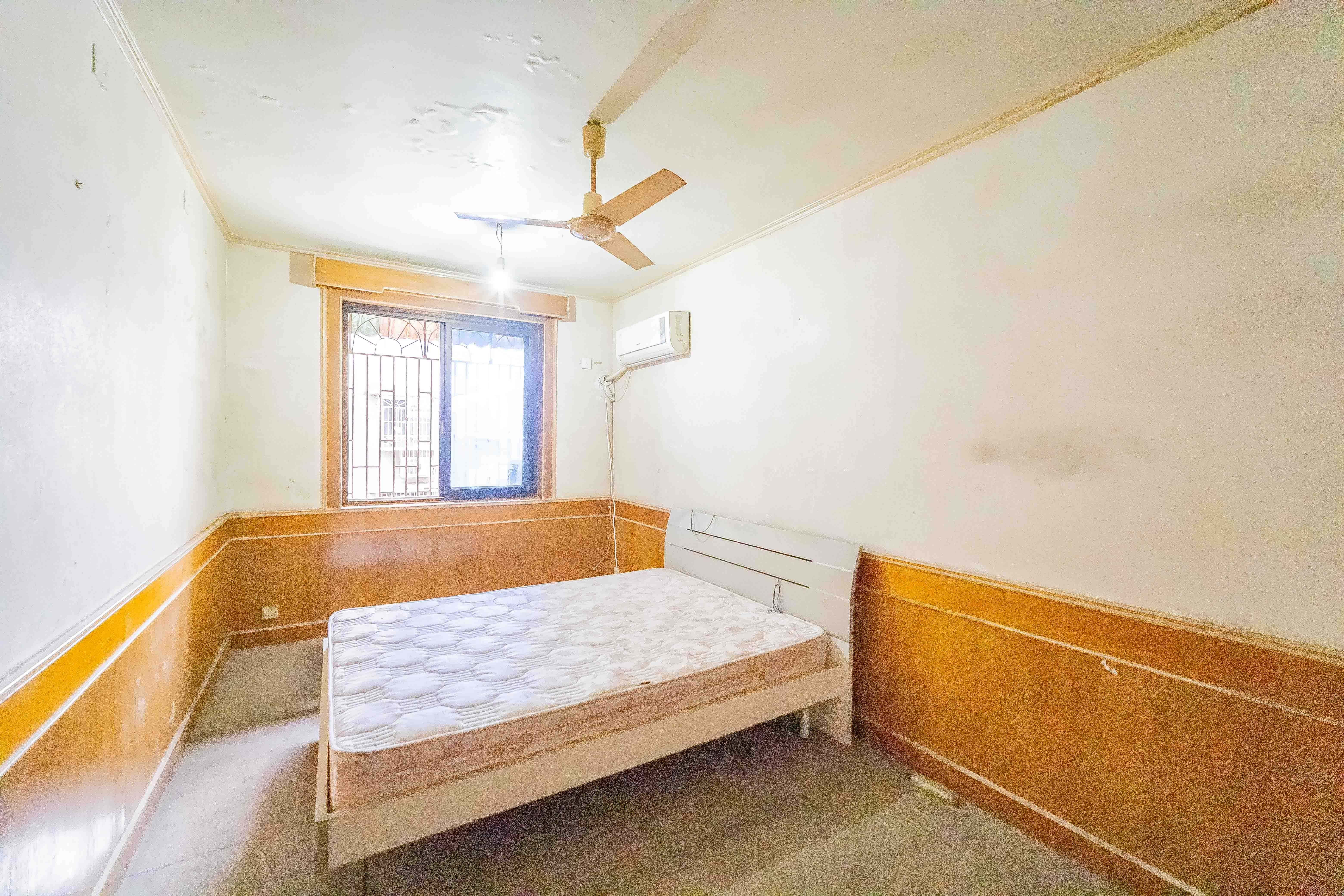 杏花苑 3室2厅2卫 60.0万 杏花苑 3室2厅2卫 60.0万卧室