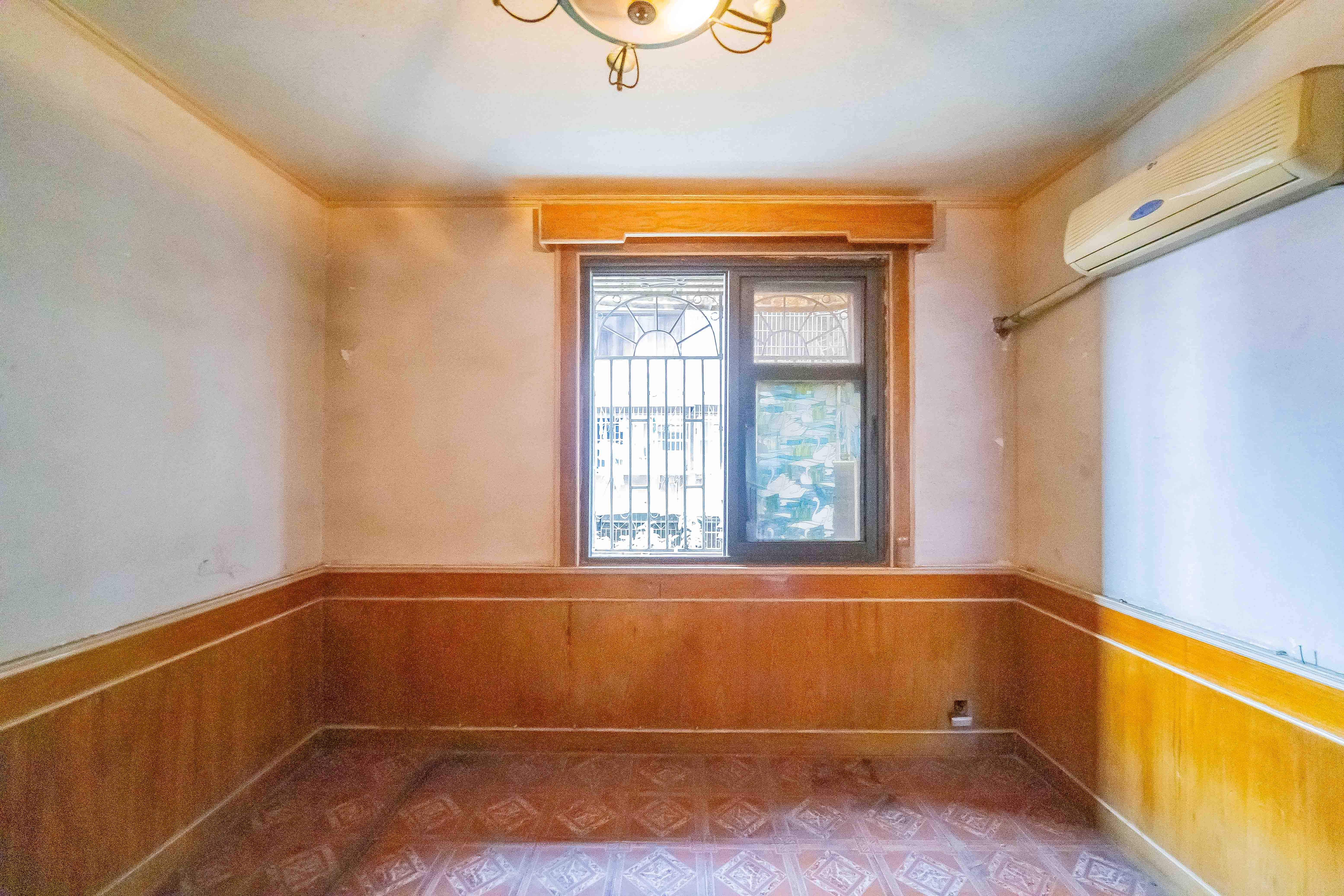 杏花苑 3室2厅2卫 60.0万 杏花苑 3室2厅2卫 60.0万卧室