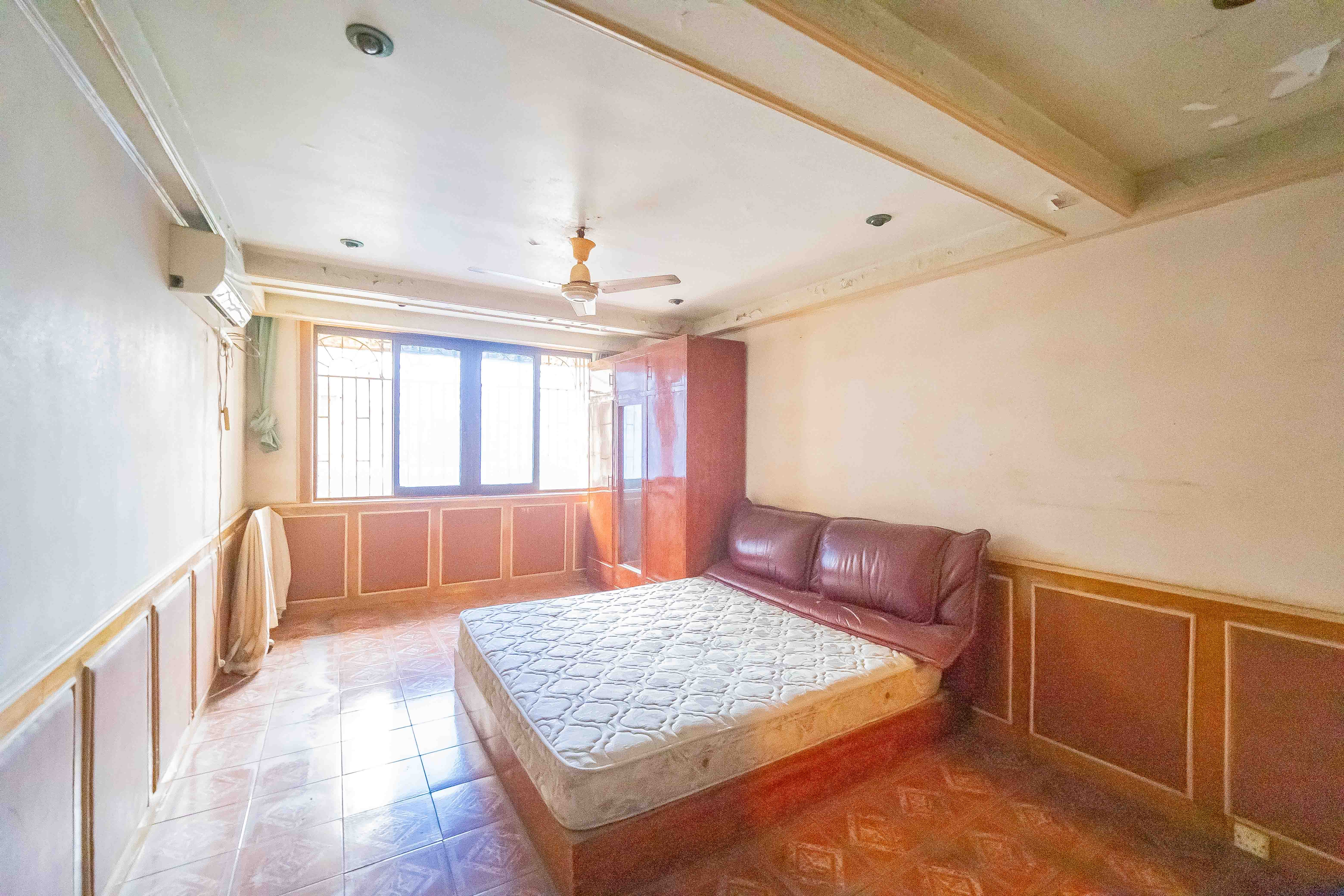 杏花苑 3室2厅2卫 60.0万 杏花苑 3室2厅2卫 60.0万卧室