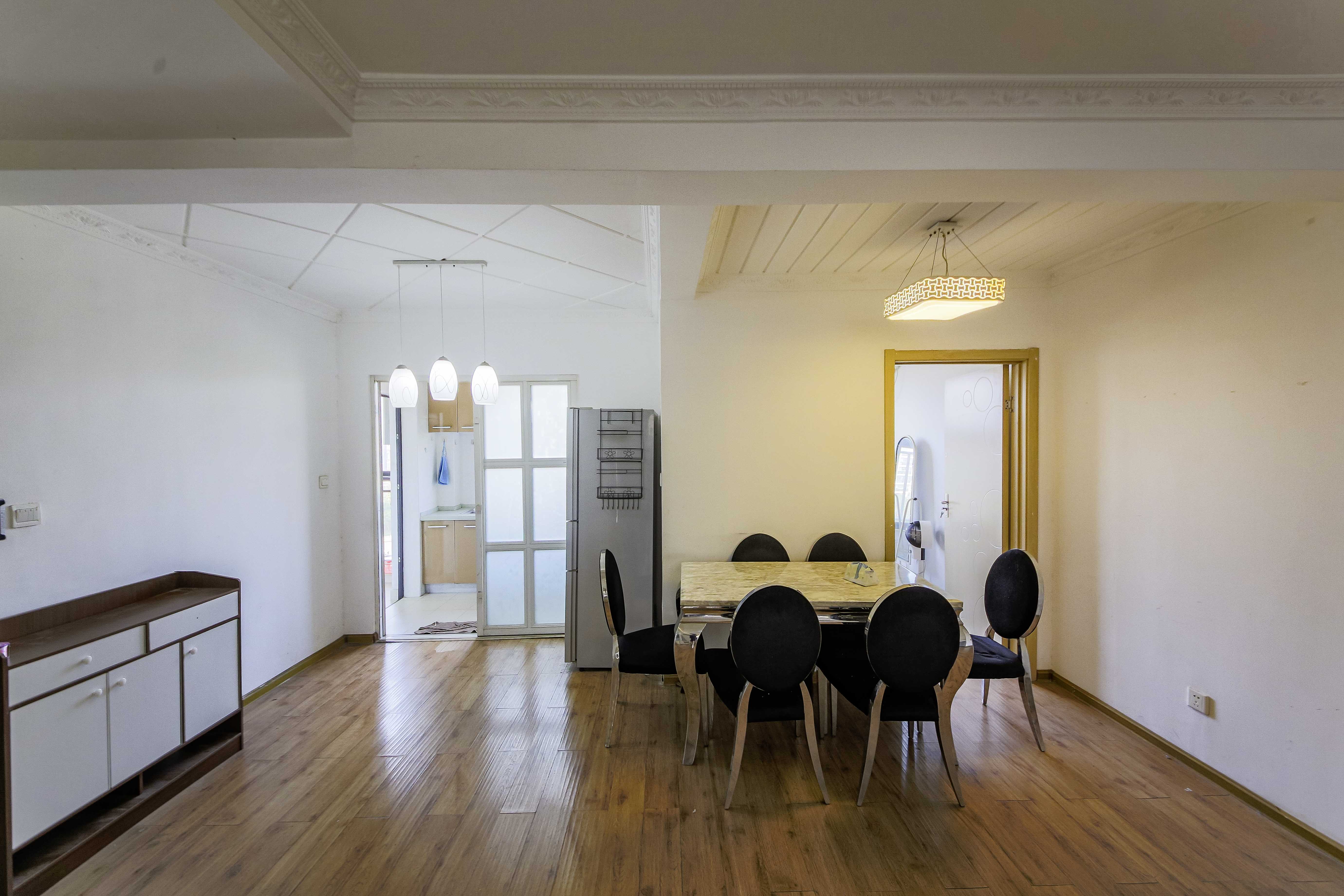 兴汝金城 3室2厅1卫 95.0万 兴汝金城 3室2厅1卫 95.0万客厅