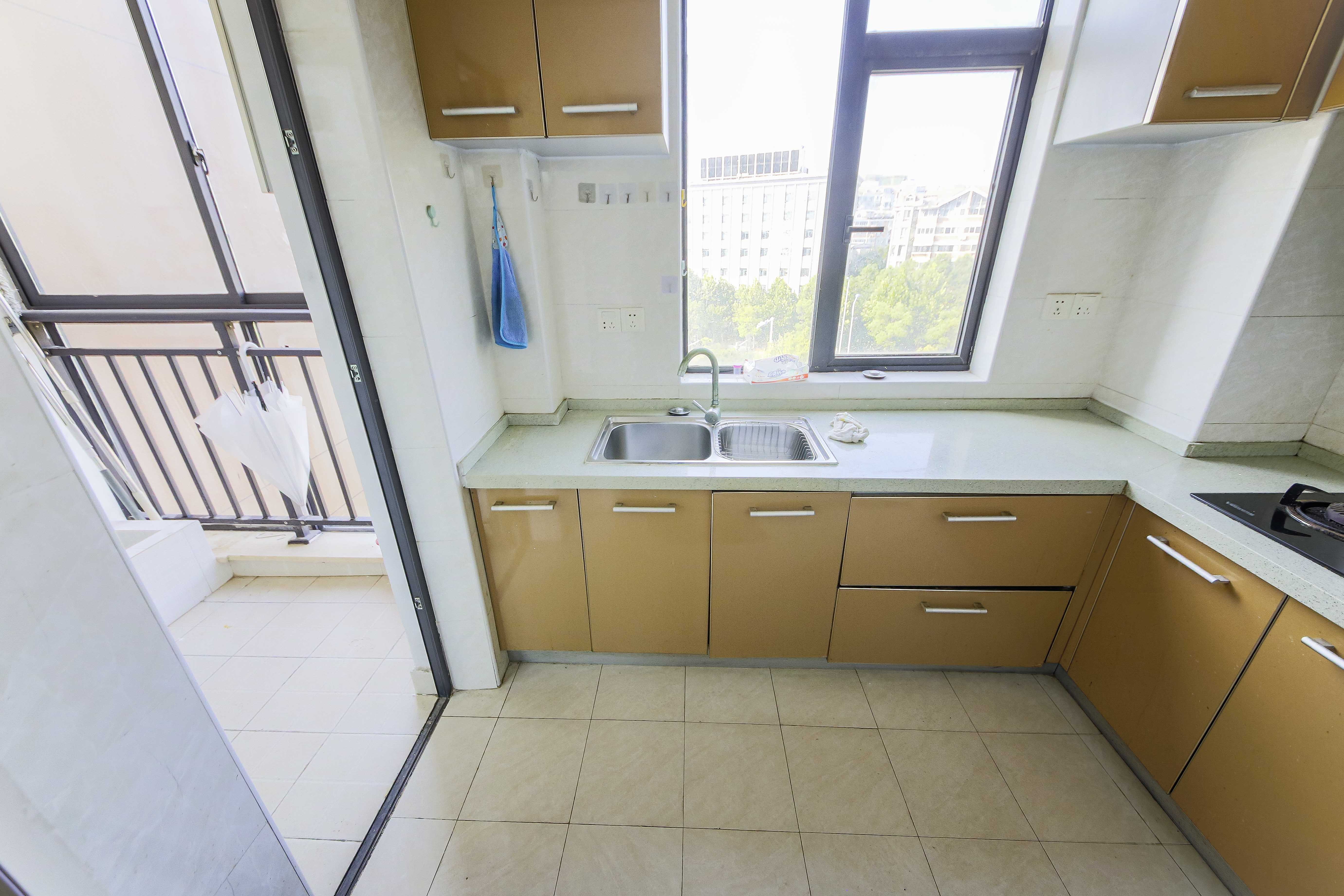 兴汝金城 3室2厅1卫 95.0万 兴汝金城 3室2厅1卫 95.0万厨房