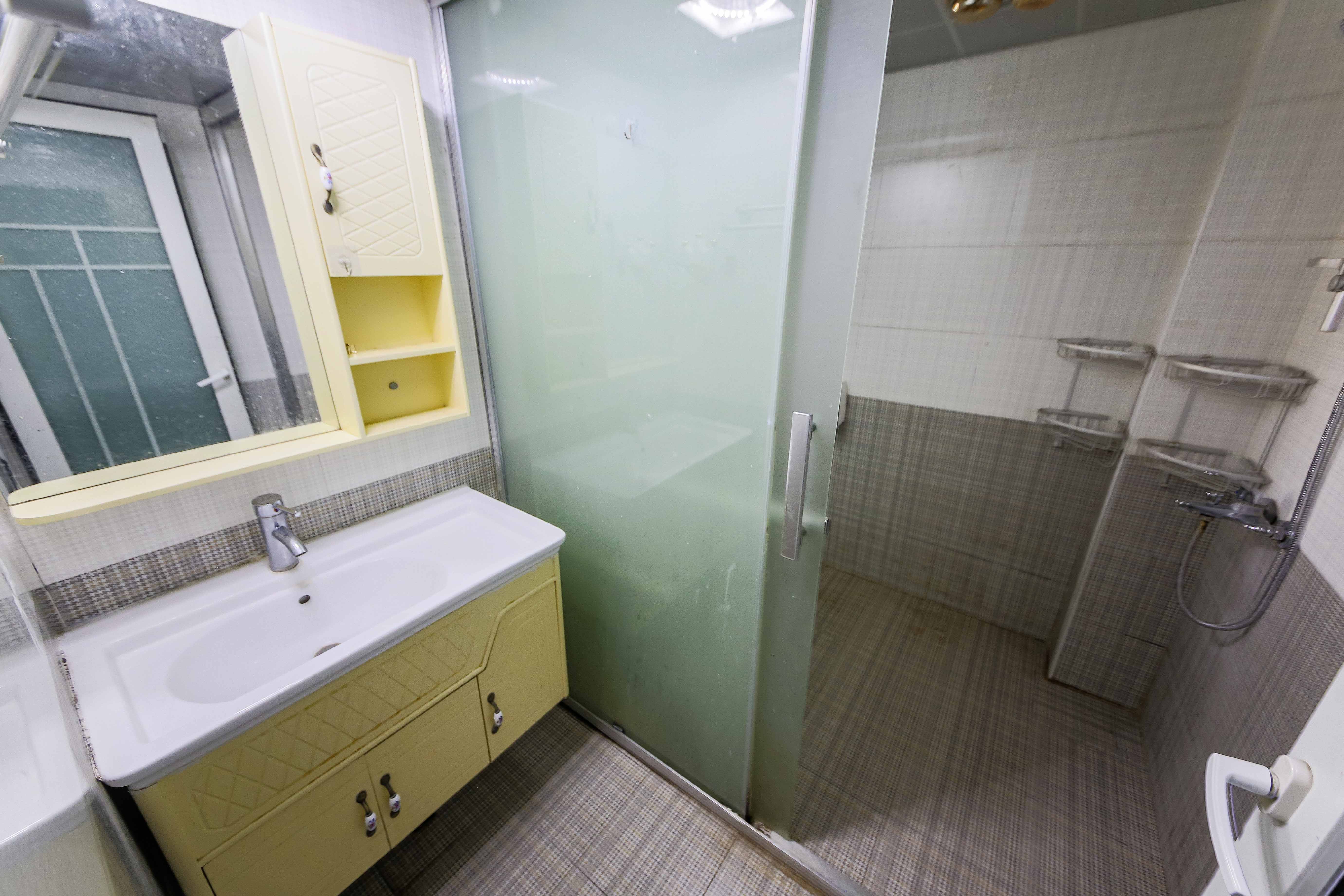 兴汝金城 3室2厅1卫 95.0万 兴汝金城 3室2厅1卫 95.0万卫生间